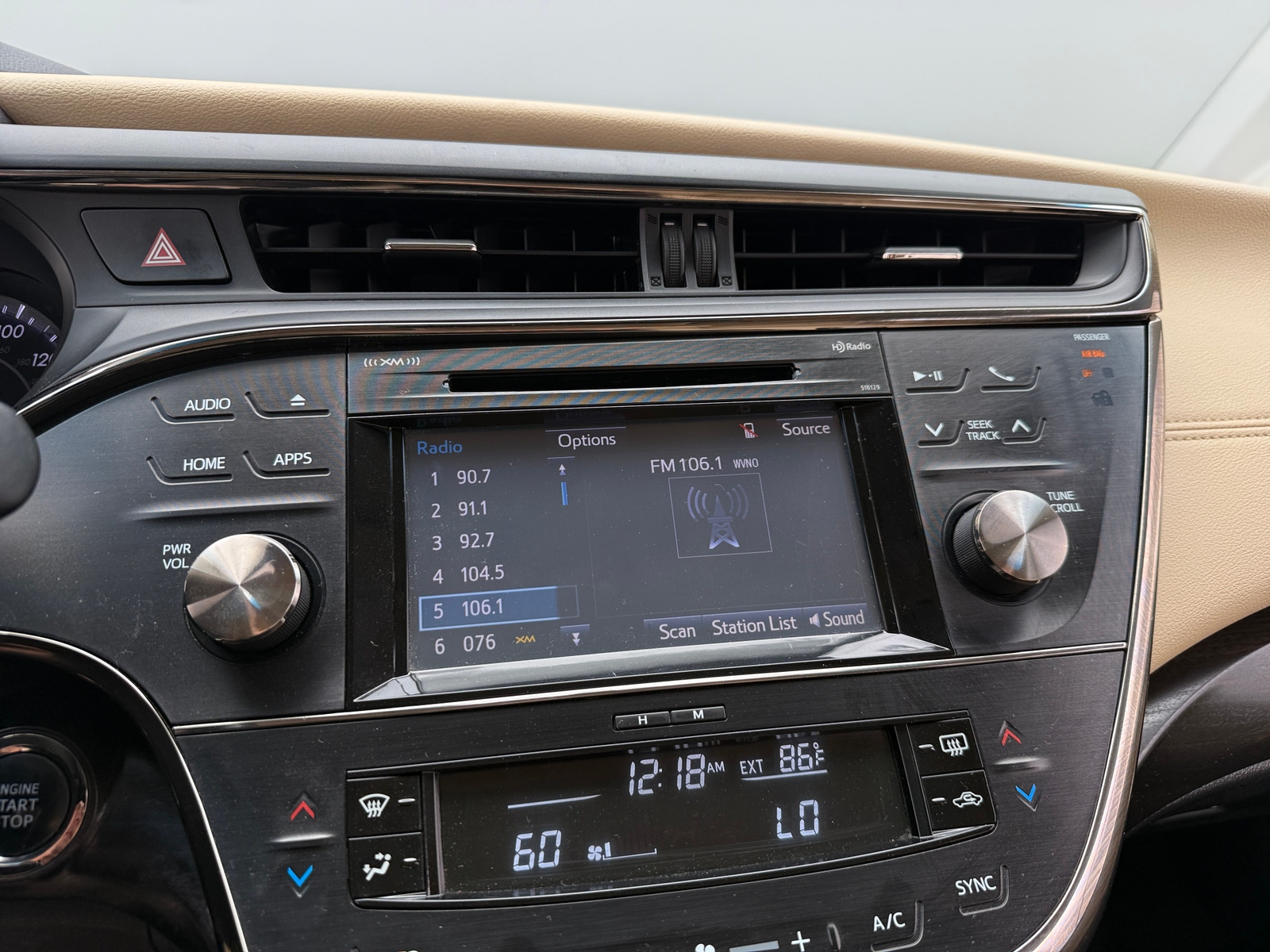Thumbnail: 2016 Toyota Avalon - 3