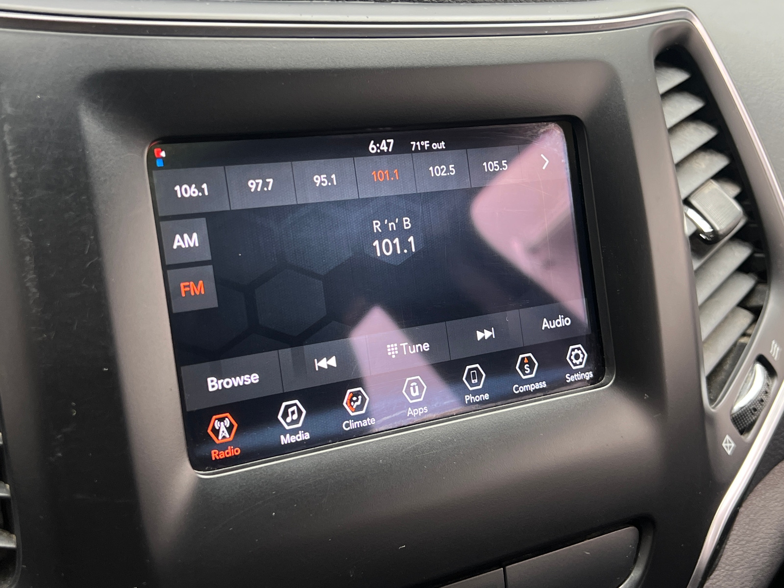 Thumbnail: 2020 Jeep Cherokee - 4