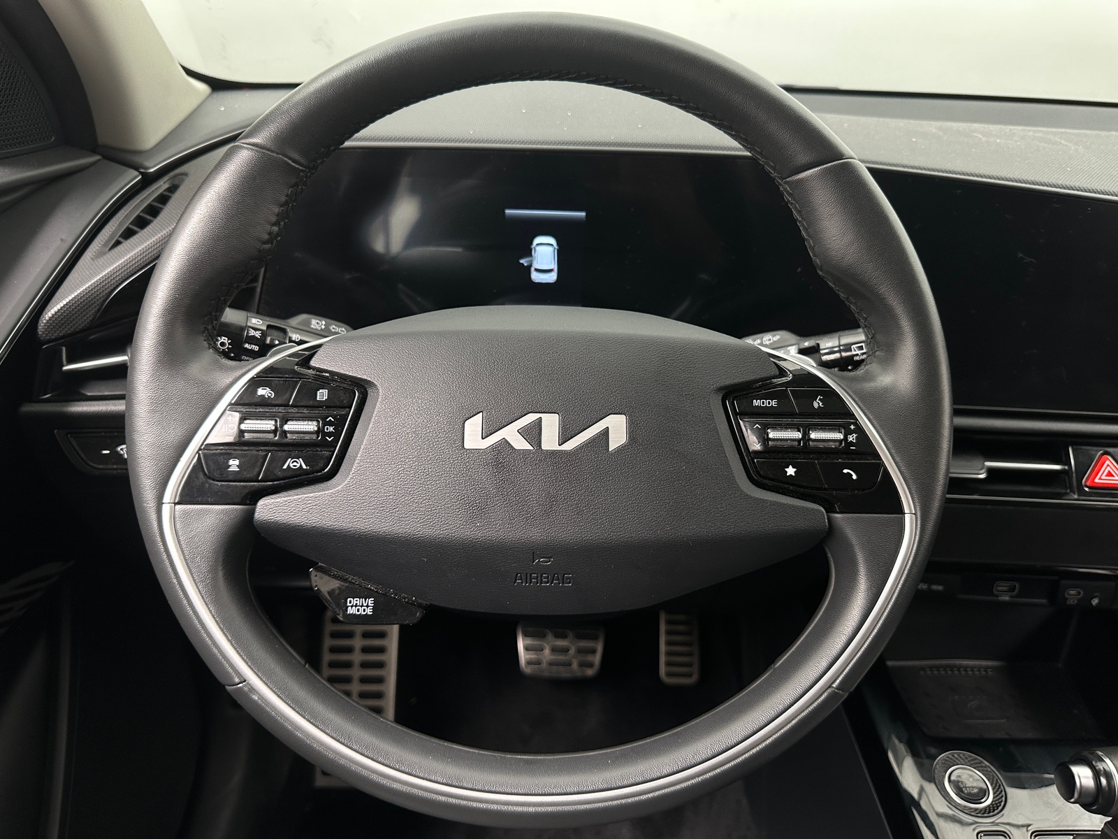 Thumbnail: 2023 Kia Niro - 4