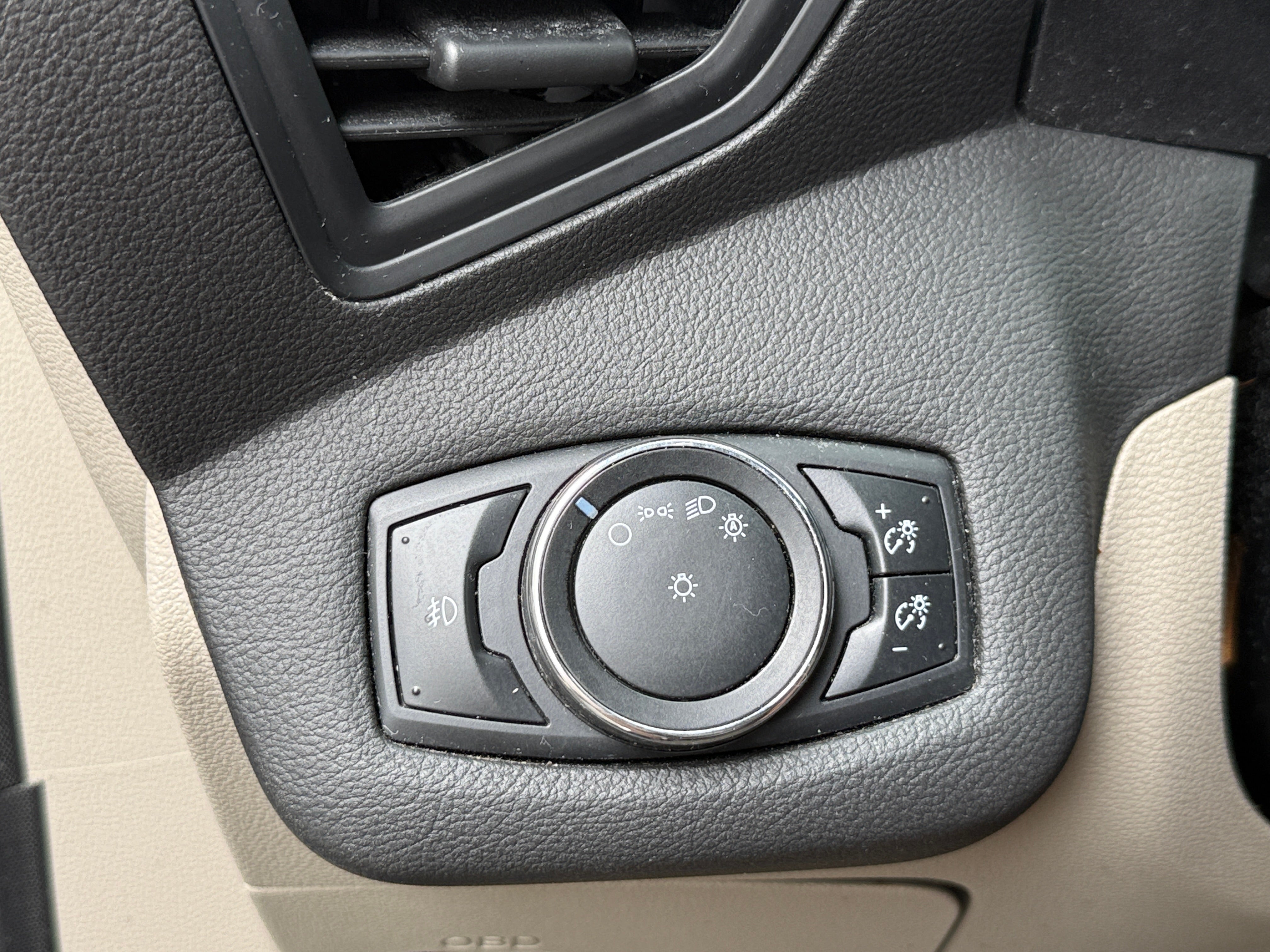 Used 2014 Ford Escape SE with VIN 1FMCU0GXXEUE10885 for sale in Pewaukee, WI