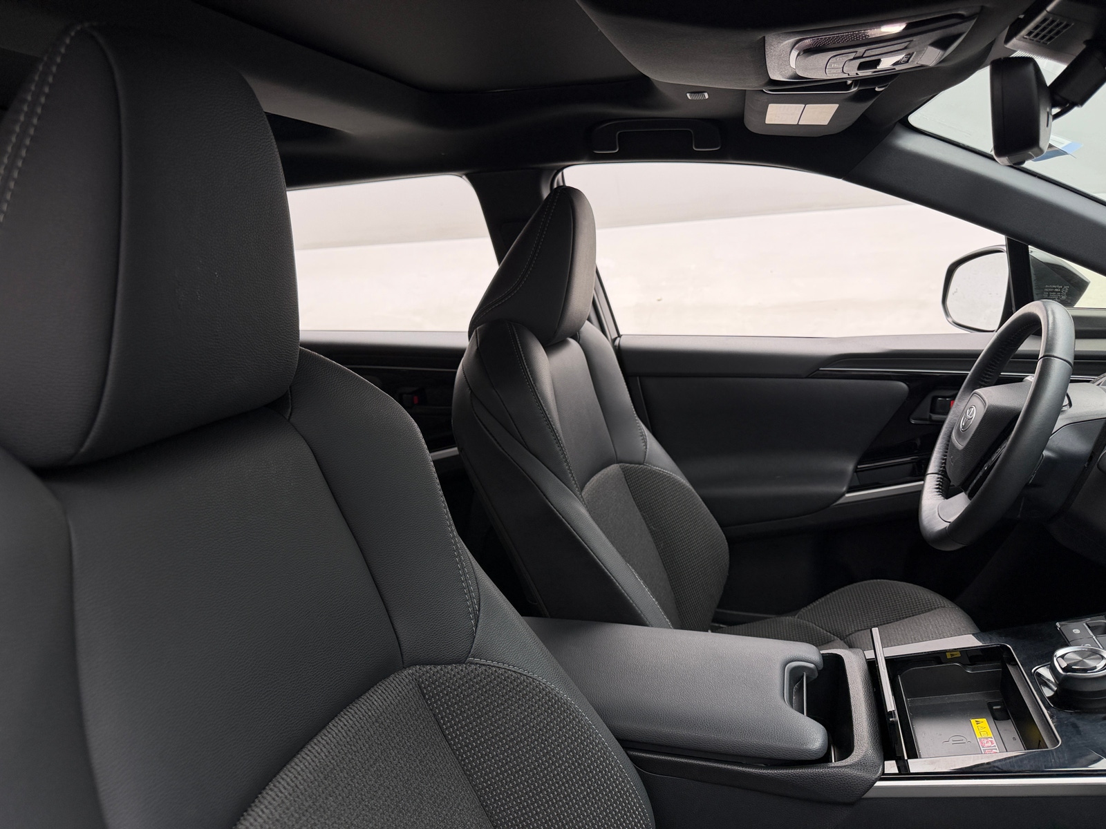 Thumbnail: 2023 Toyota bZ4X - 2