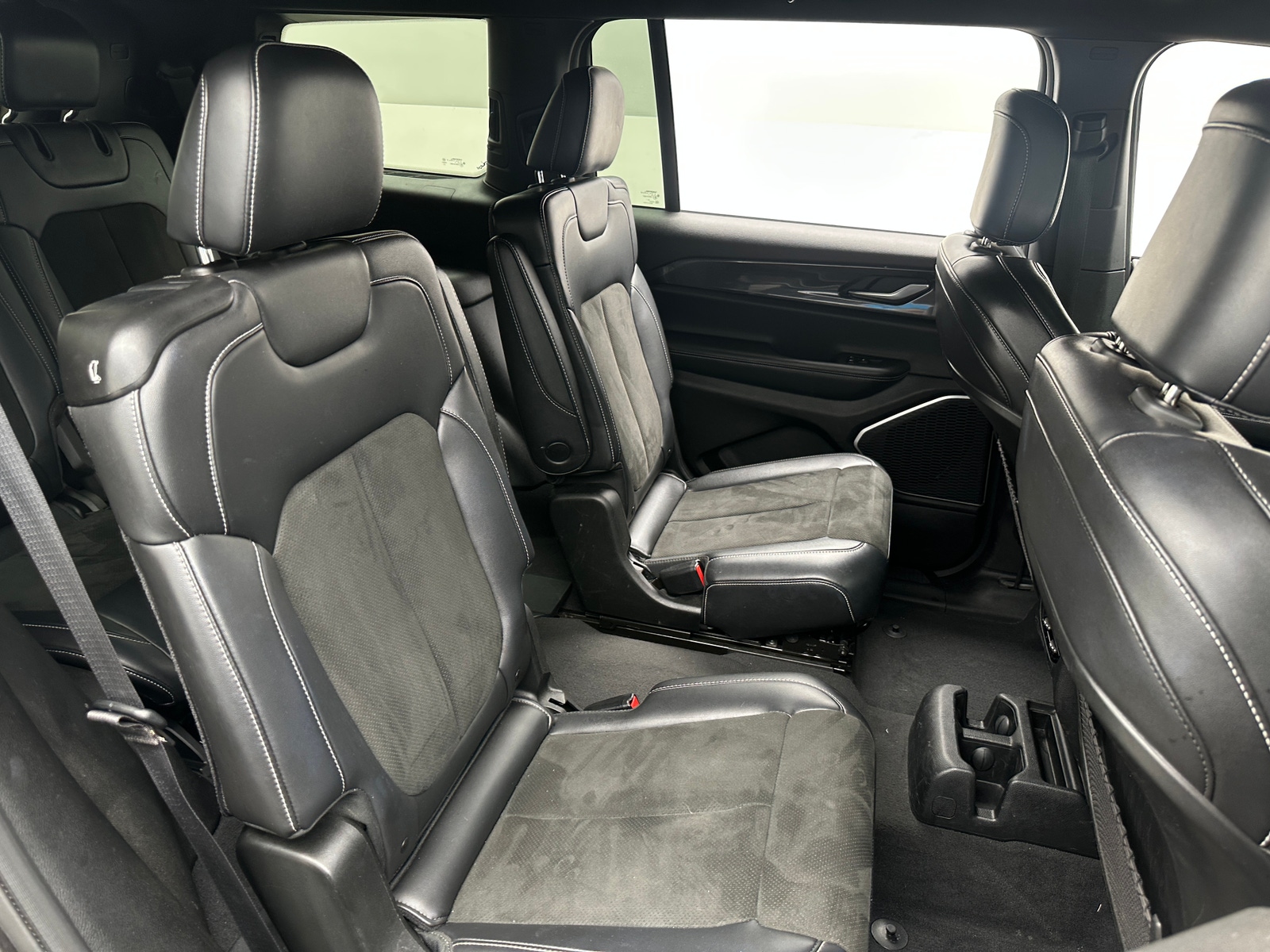 Thumbnail: 2022 Jeep Grand Cherokee L - 5