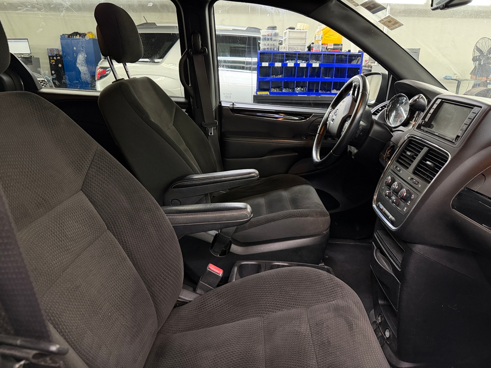 Thumbnail: 2017 Dodge Grand Caravan - 2