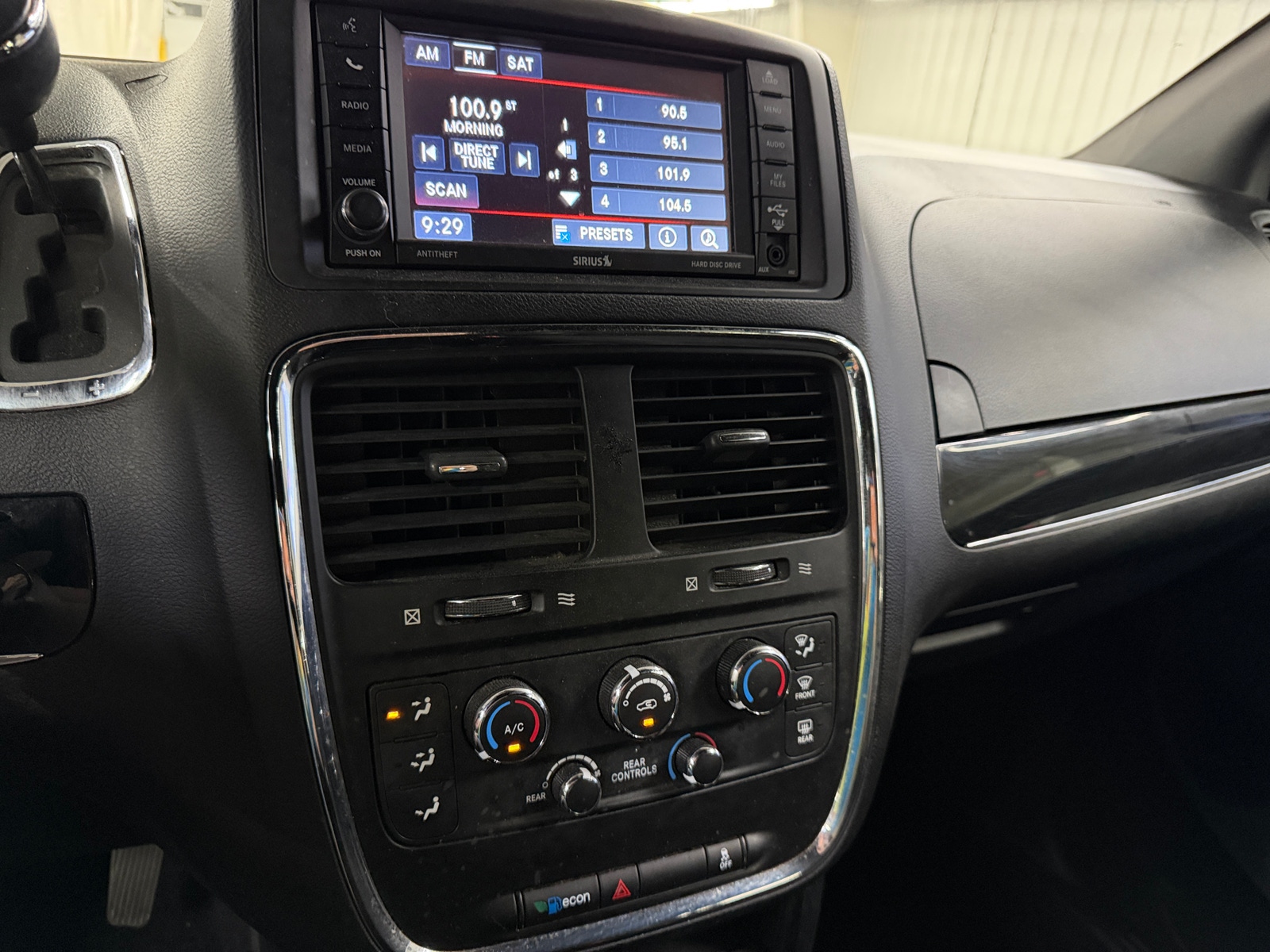 Thumbnail: 2017 Dodge Grand Caravan - 4