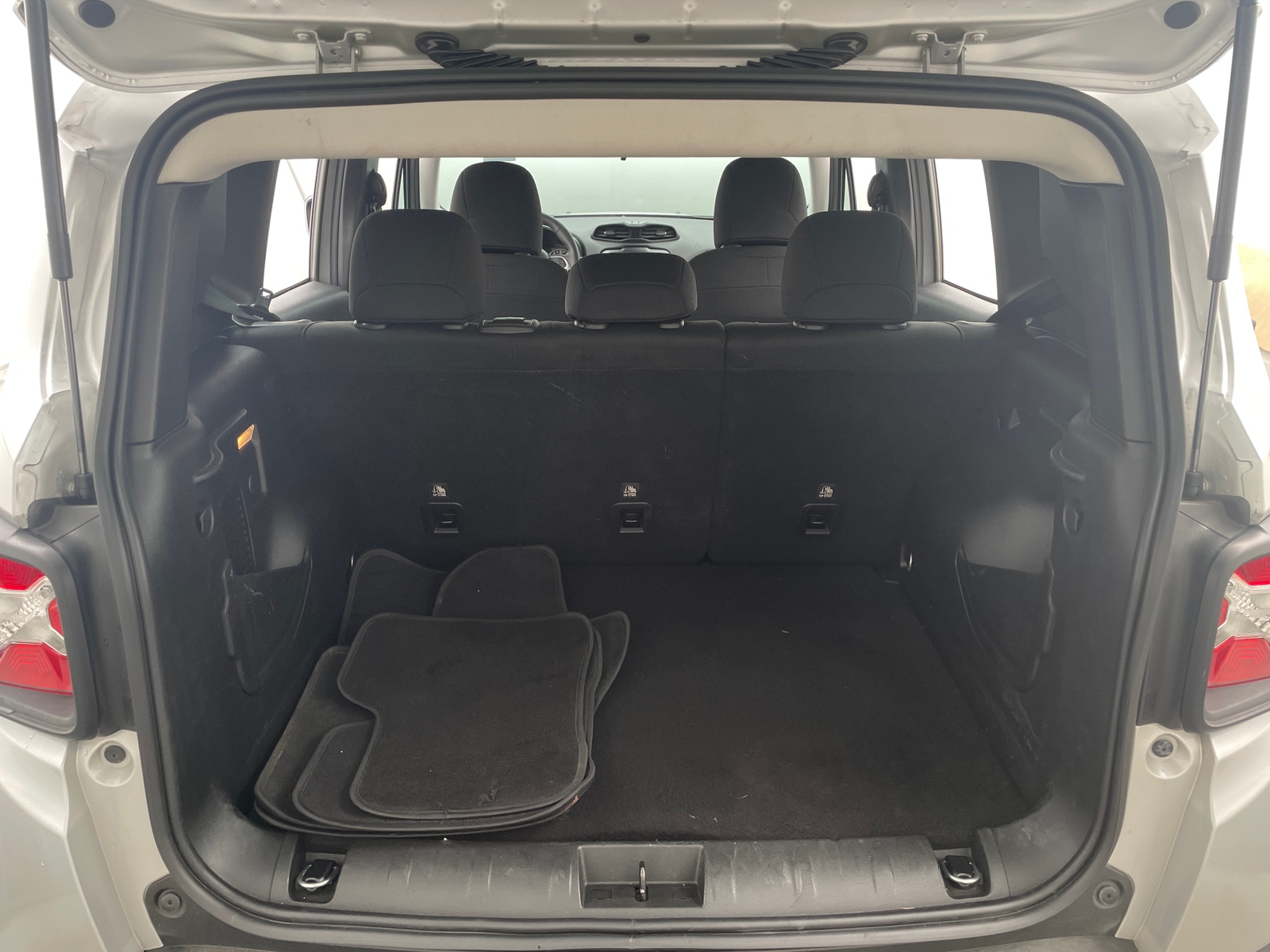 Thumbnail: 2021 Jeep Renegade - 7
