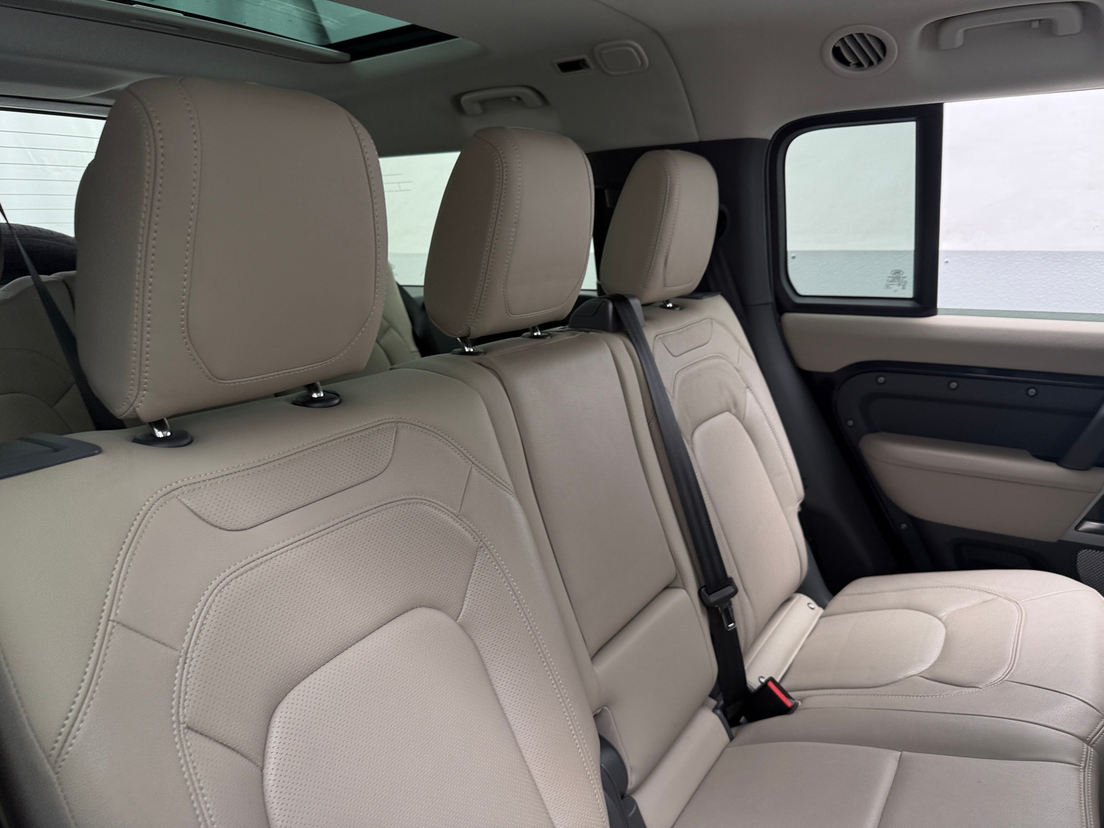 Thumbnail: 2024 Land Rover Defender - 5