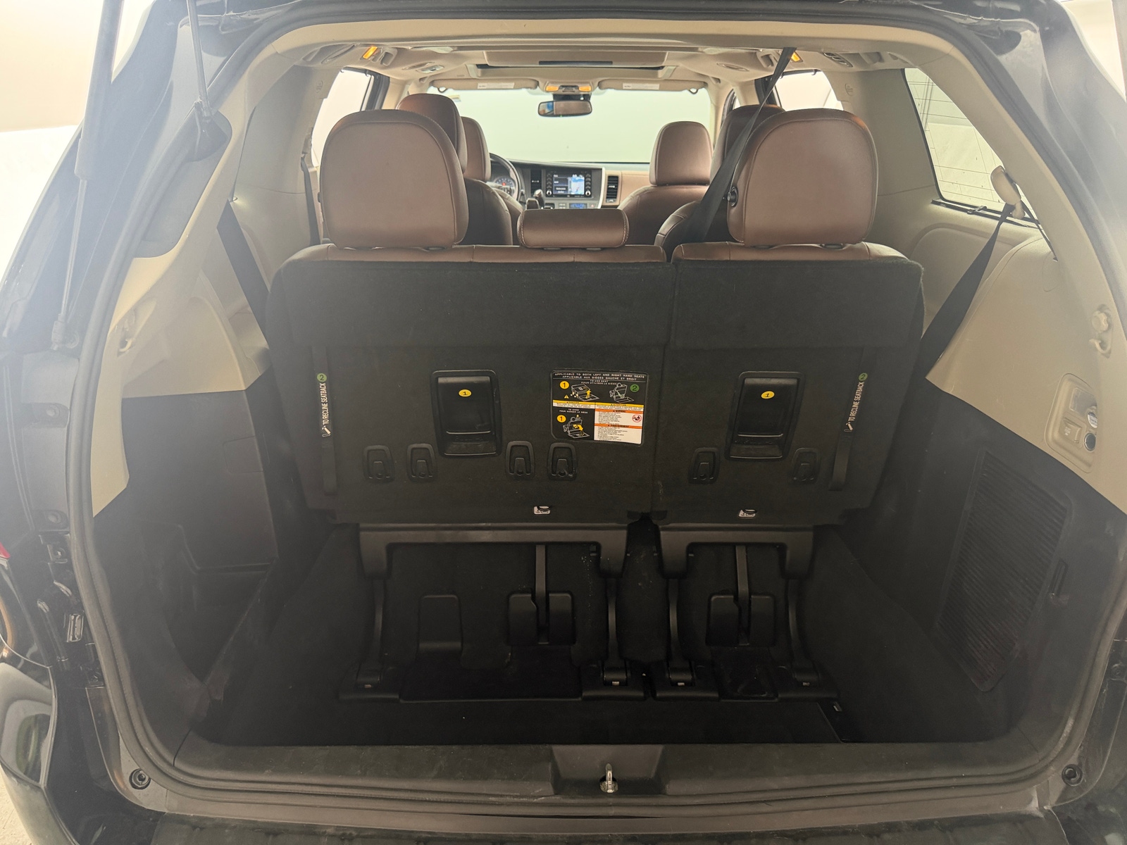 Thumbnail: 2020 Toyota Sienna - 6