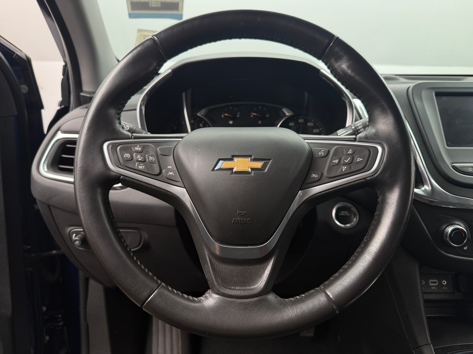 Thumbnail: 2022 Chevrolet Equinox - 5
