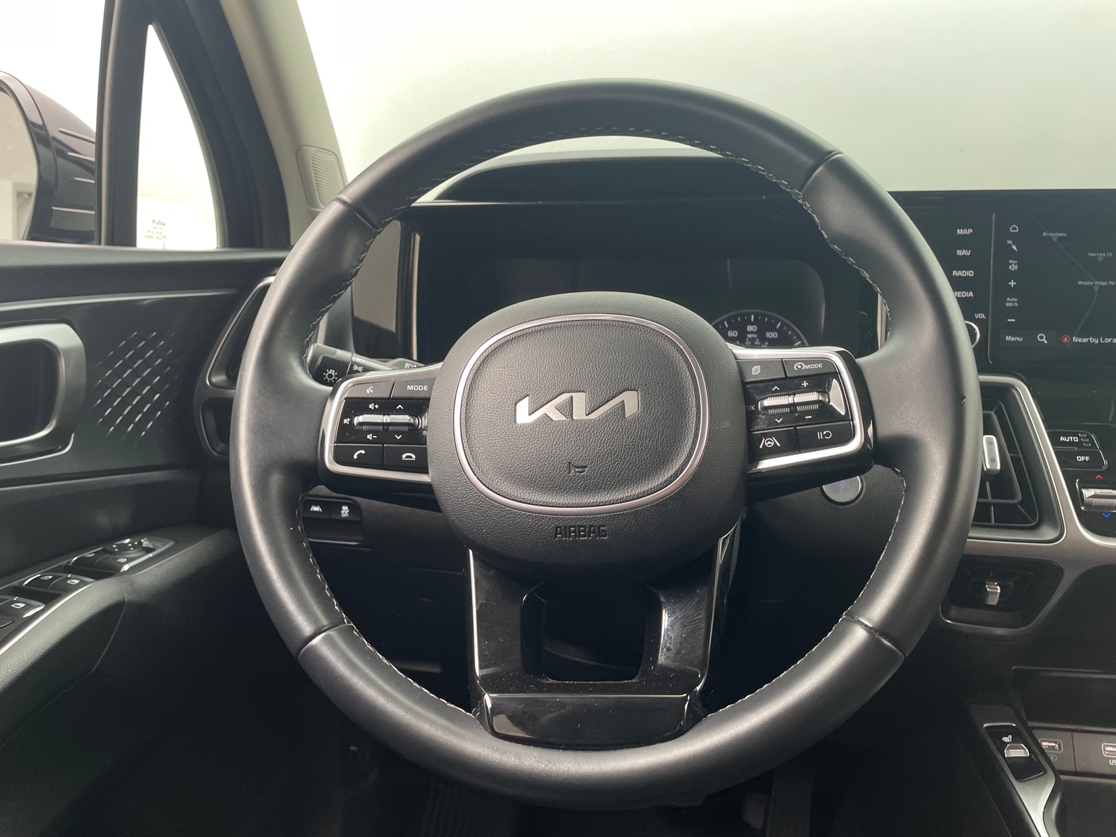 Thumbnail: 2023 Kia Sorento - 4