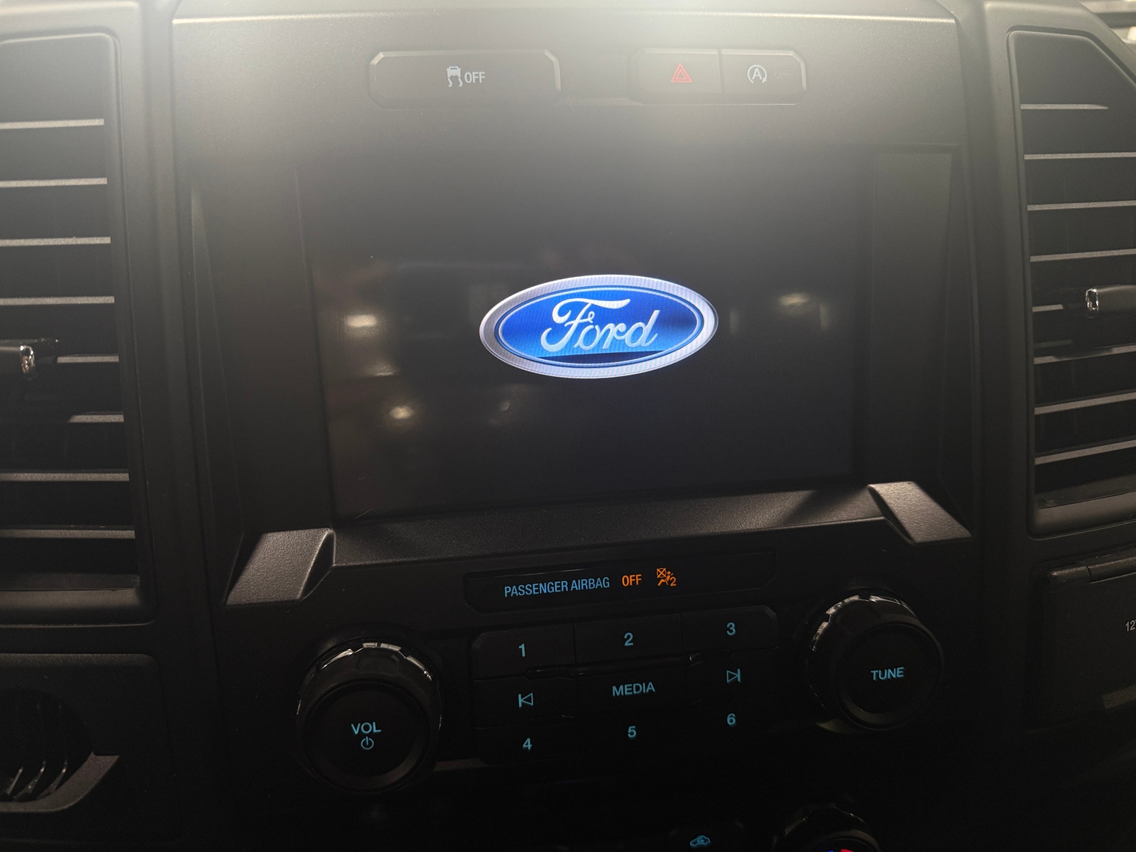 Thumbnail: 2020 Ford Econoline - 4