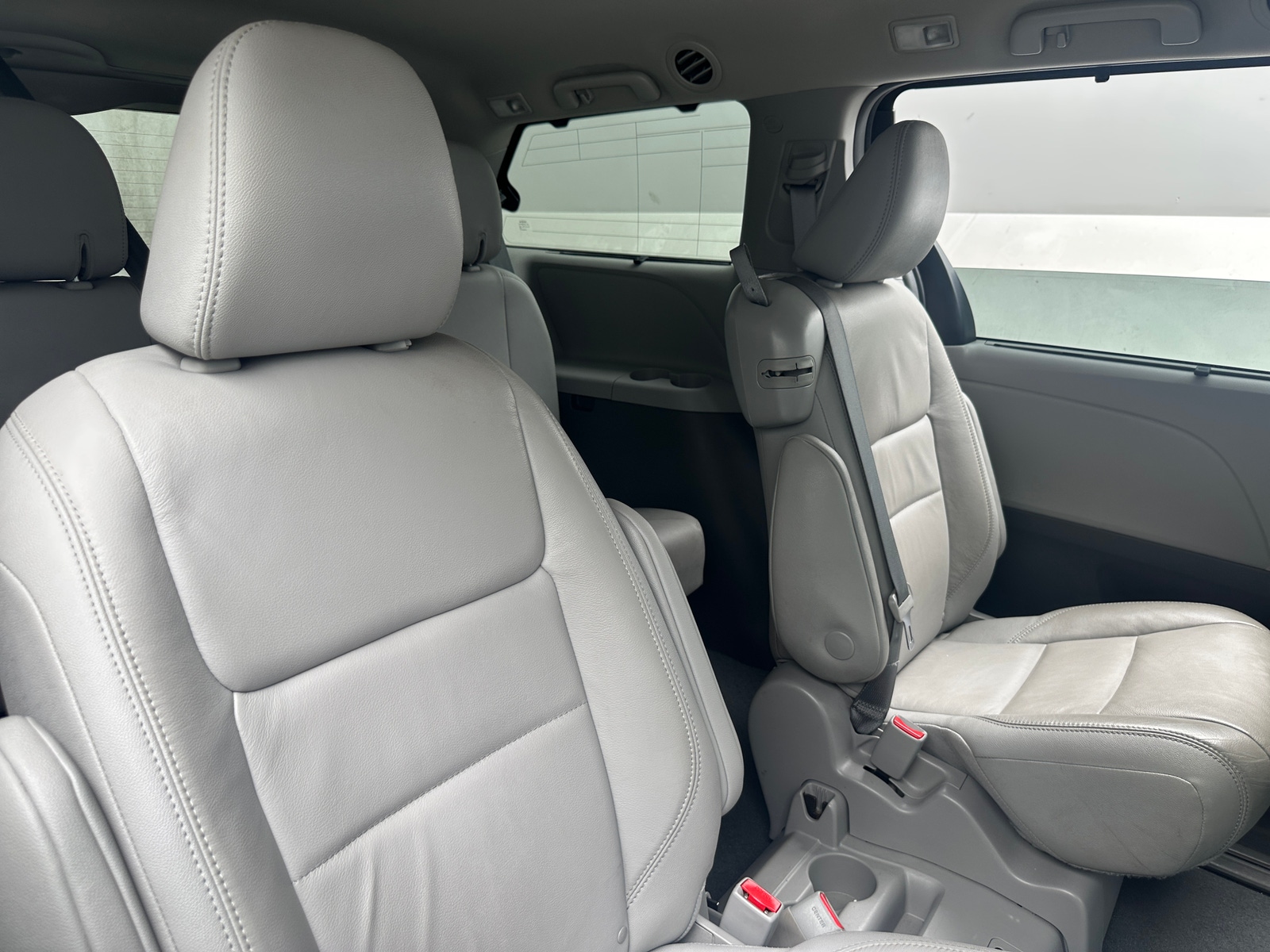 Thumbnail: 2019 Toyota Sienna - 6