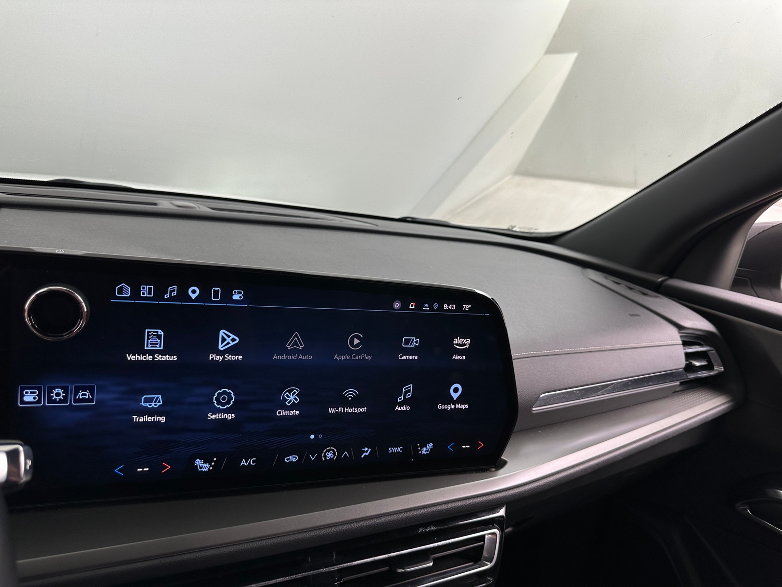 Thumbnail: 2025 Chevrolet Traverse - 3