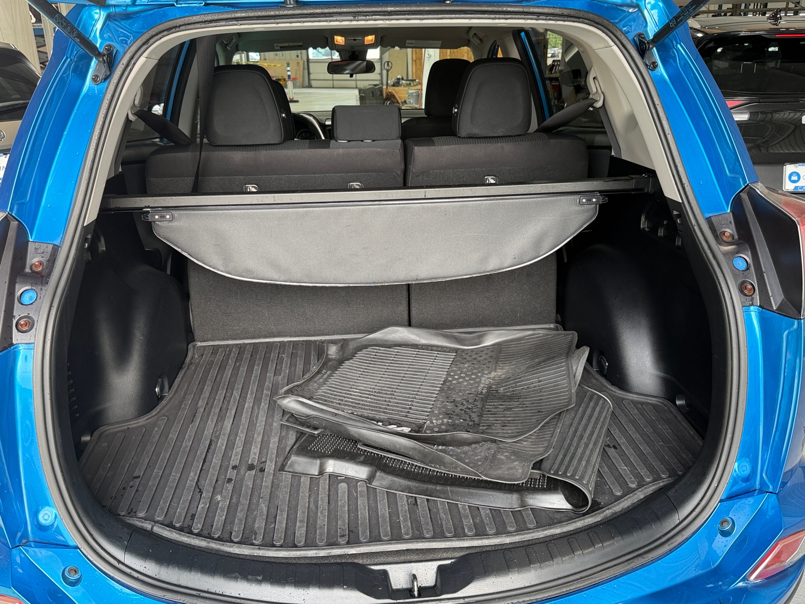 Thumbnail: 2017 Toyota RAV4 - 7