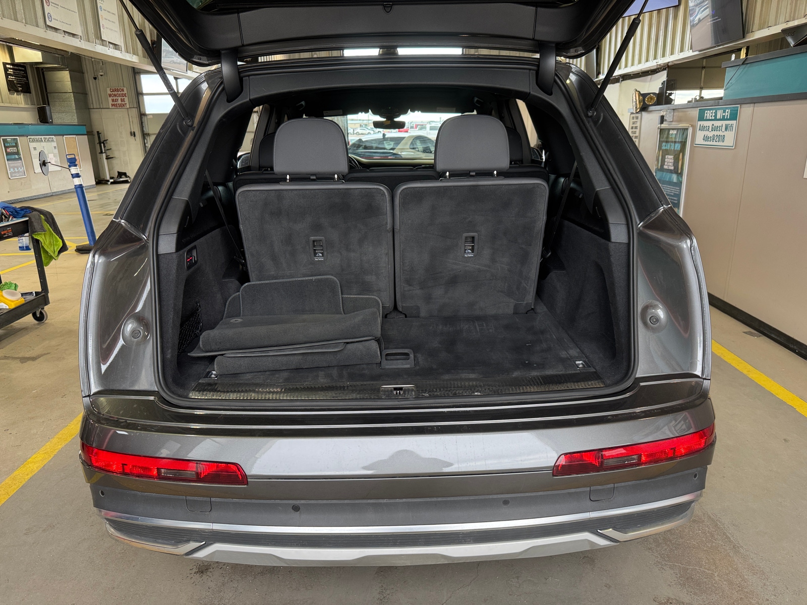 Thumbnail: 2023 Audi Q7 - 6