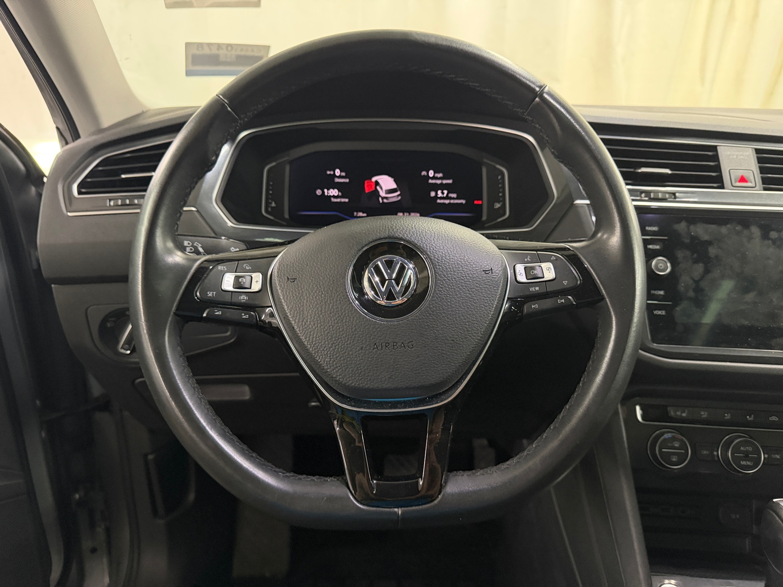 Thumbnail: 2020 Volkswagen Tiguan - 4