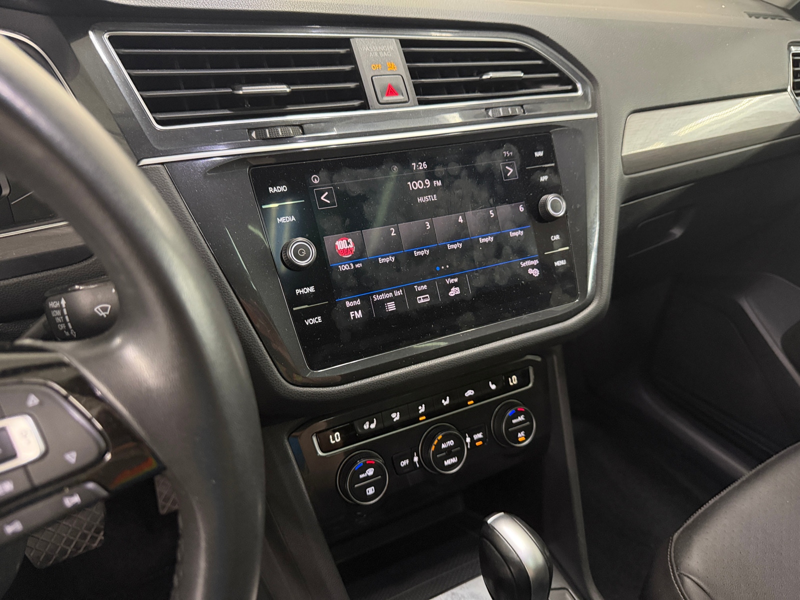 Thumbnail: 2020 Volkswagen Tiguan - 3