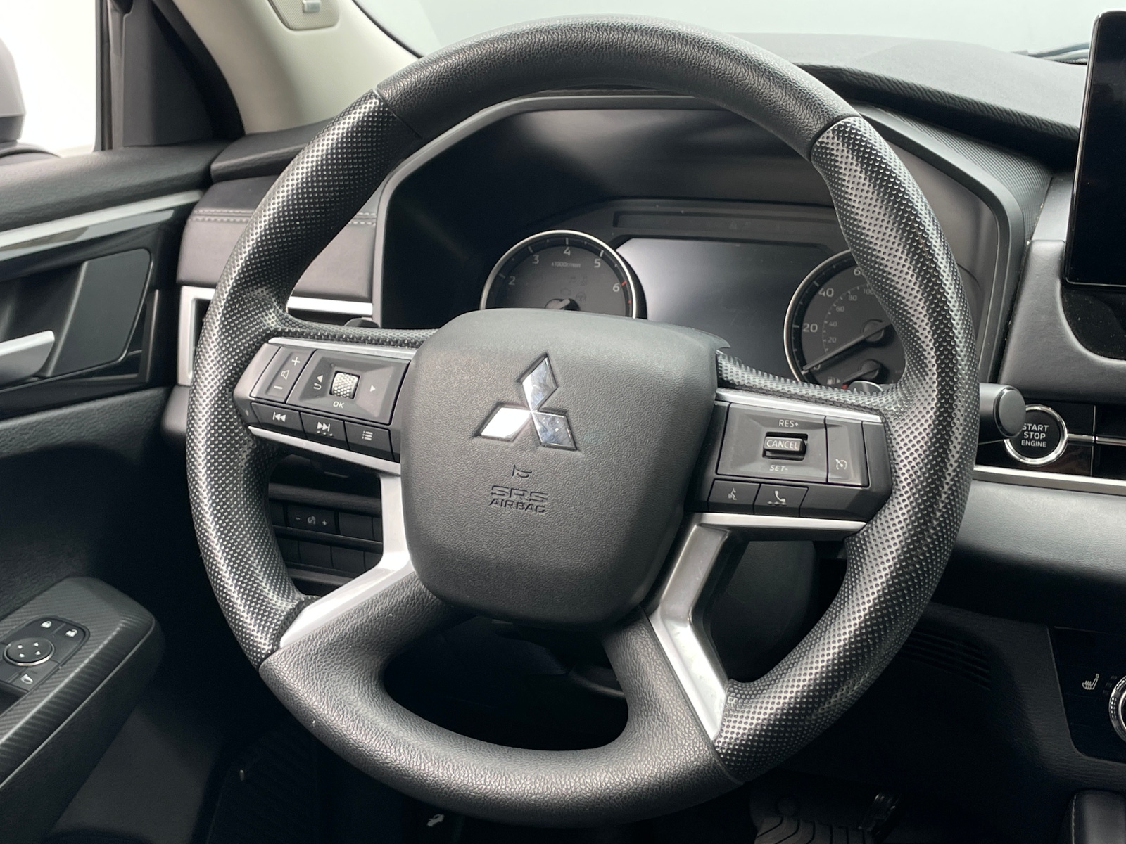 Thumbnail: 2025 Mitsubishi Outlander - 5
