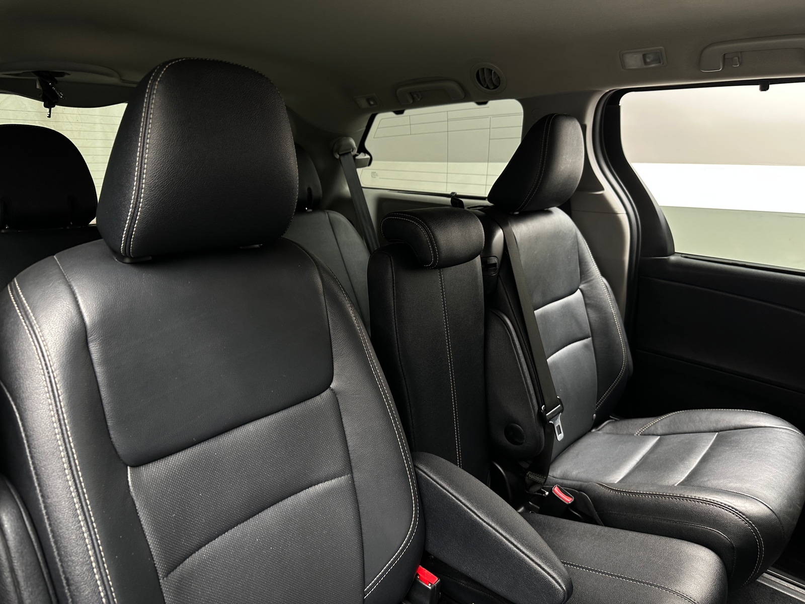 Thumbnail: 2015 Toyota Sienna - 6