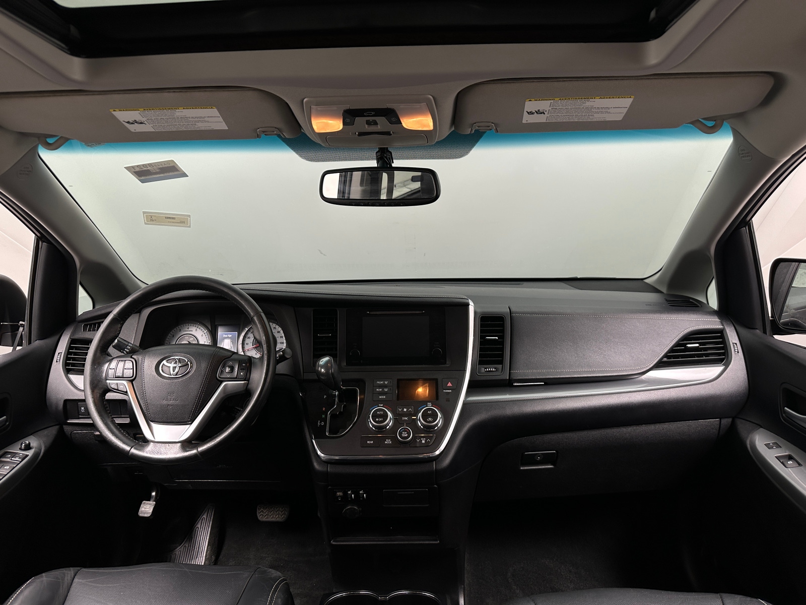 Thumbnail: 2015 Toyota Sienna - 3
