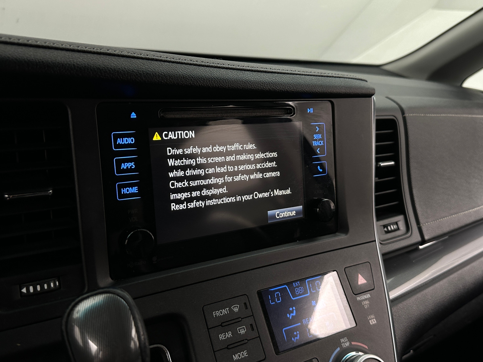 Thumbnail: 2015 Toyota Sienna - 4