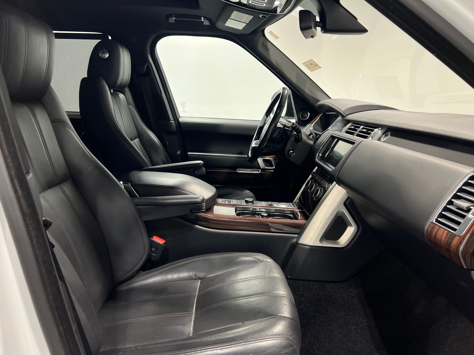Thumbnail: 2016 Land Rover Range Rover - 2
