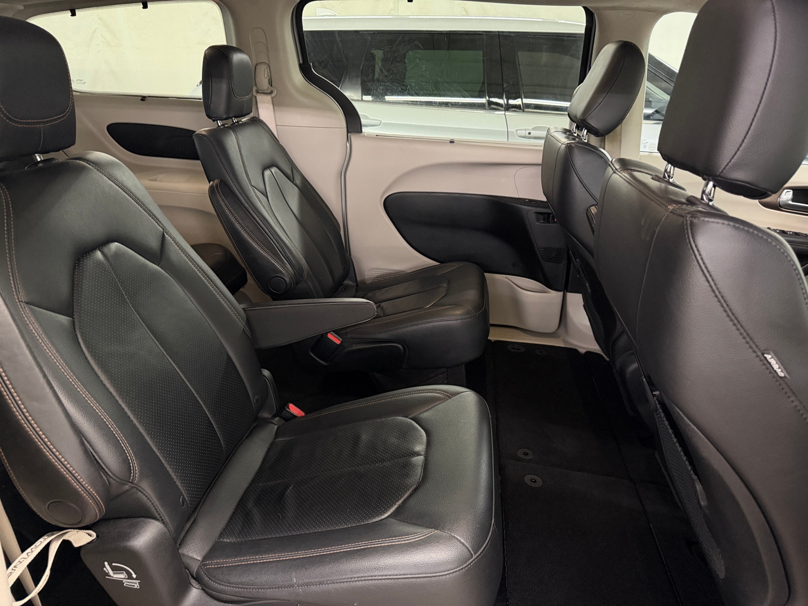 Thumbnail: 2018 Chrysler Pacifica - 5