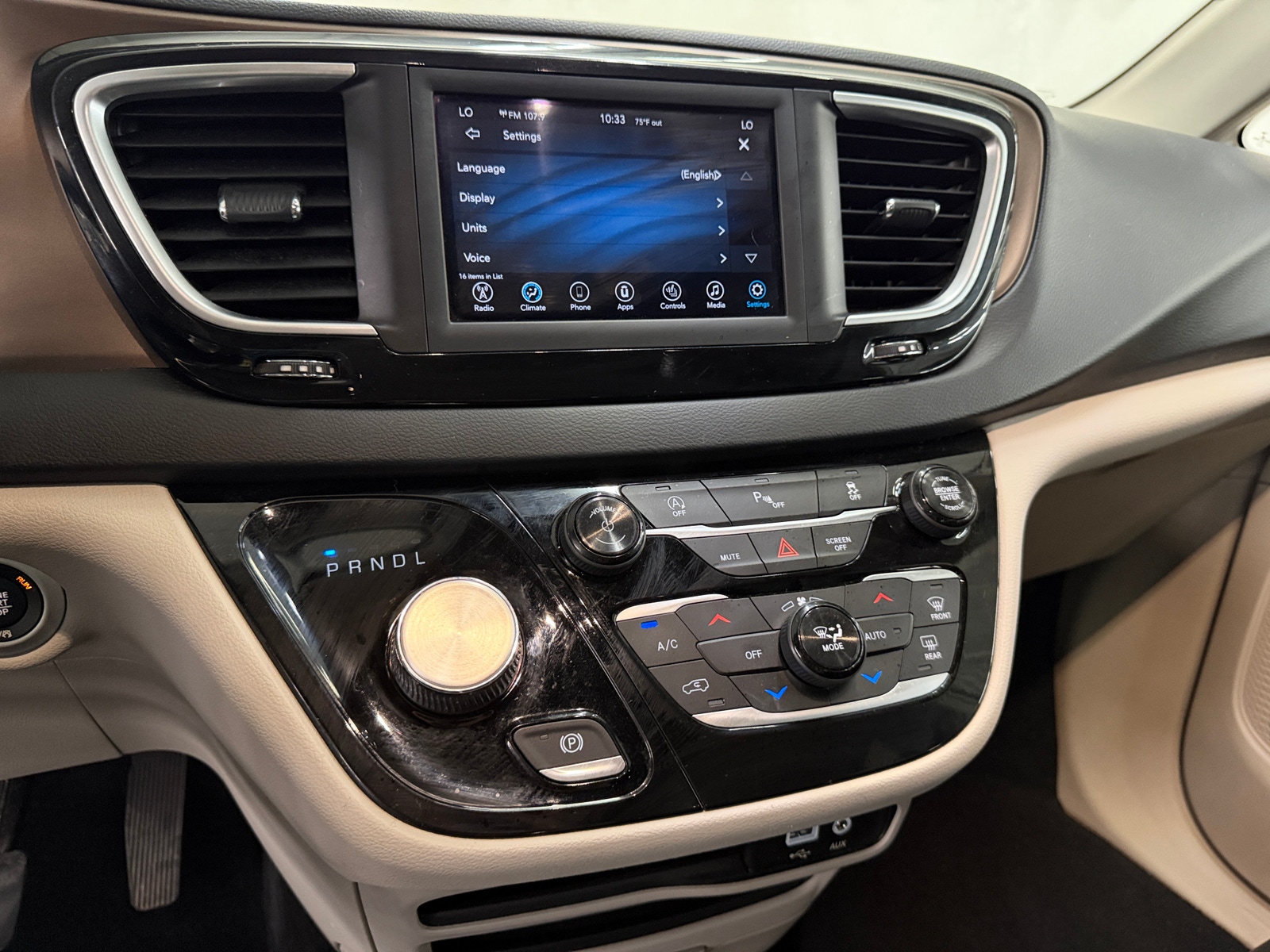 Thumbnail: 2018 Chrysler Pacifica - 3