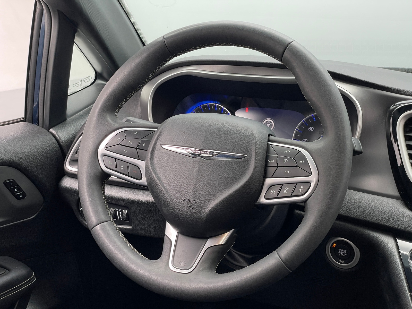 Thumbnail: 2025 Chrysler Pacifica - 4