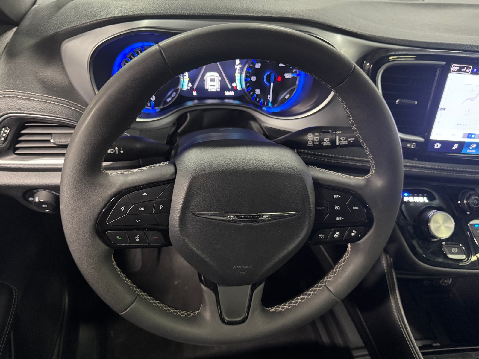 Thumbnail: 2025 Chrysler Pacifica - 4
