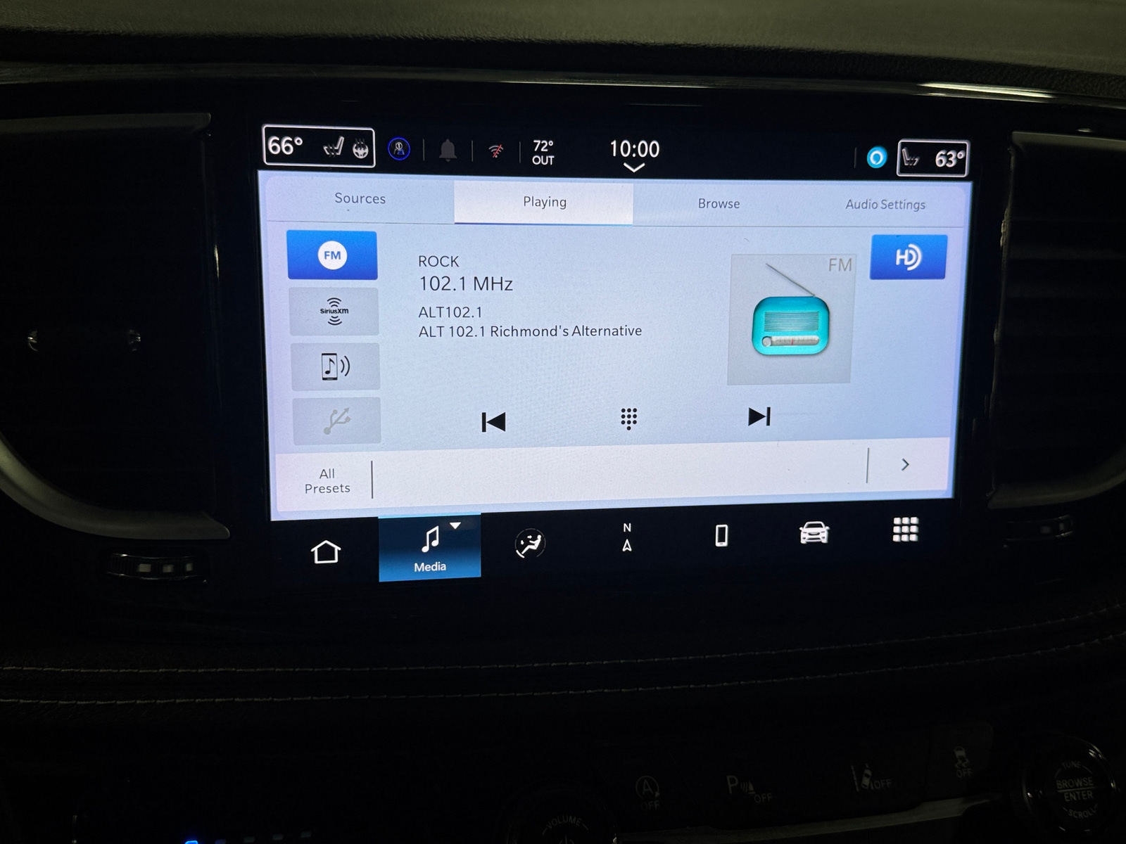 Thumbnail: 2025 Chrysler Pacifica - 3