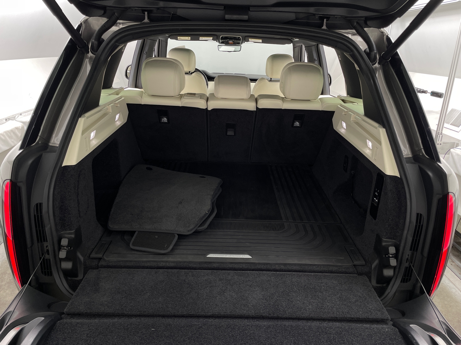 Thumbnail: 2023 Land Rover Range Rover - 6