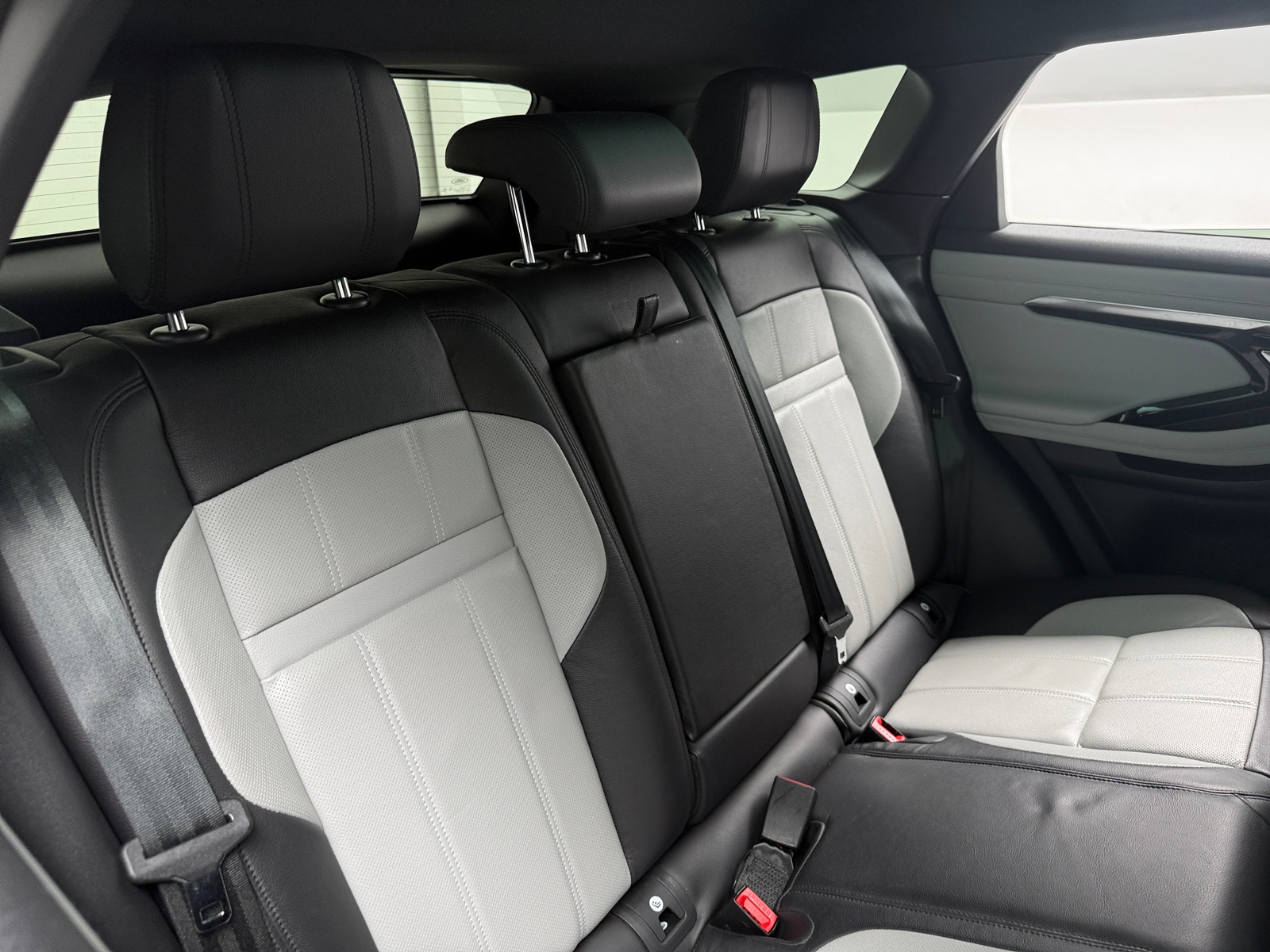 Thumbnail: 2020 Land Rover Range Rover Evoque - 5