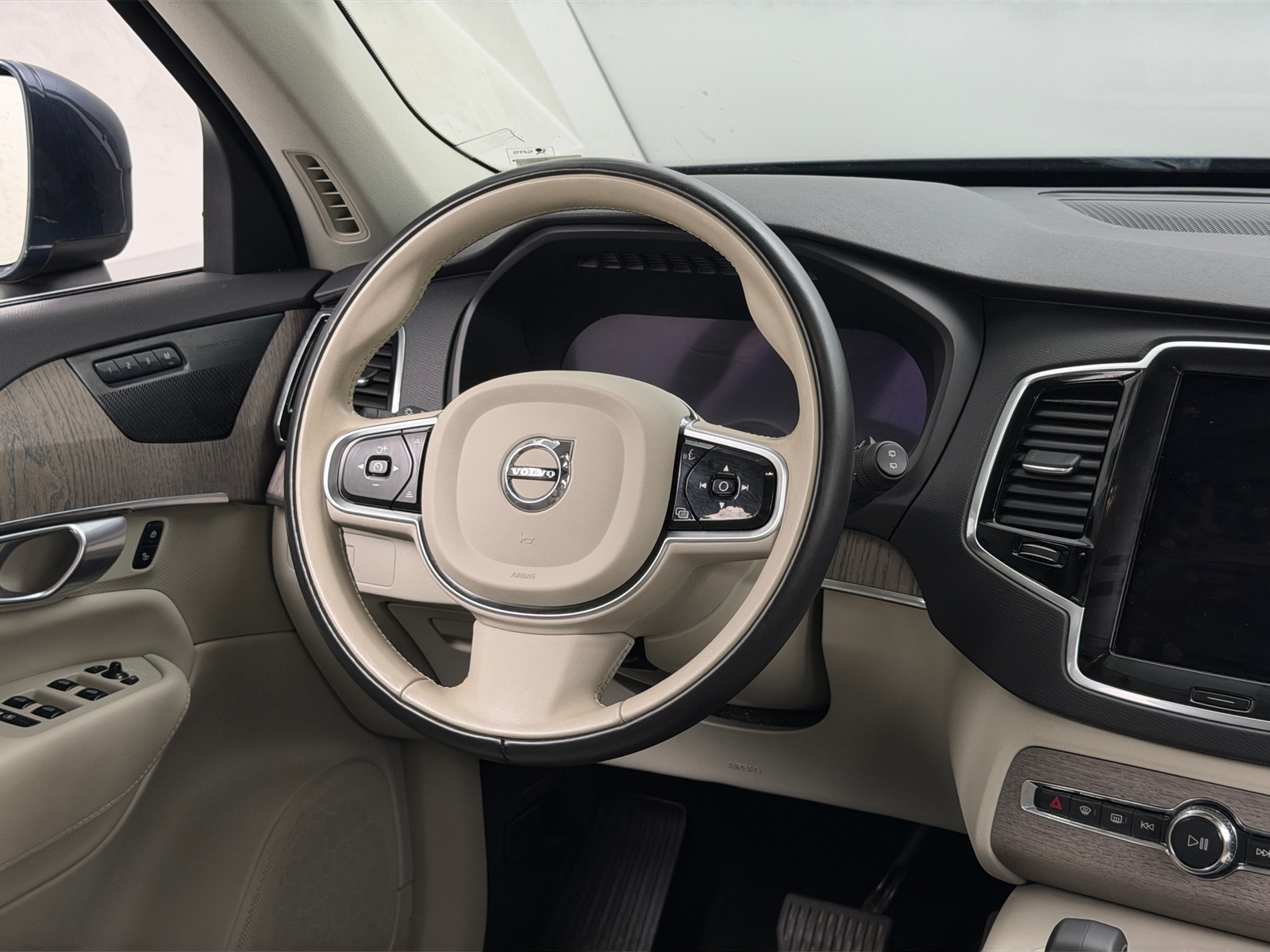 Thumbnail: 2023 Volvo XC90 - 4