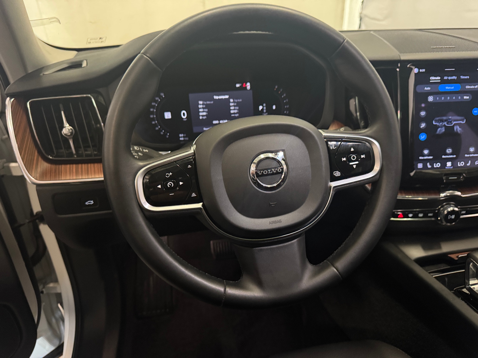 Thumbnail: 2023 Volvo XC60 - 4