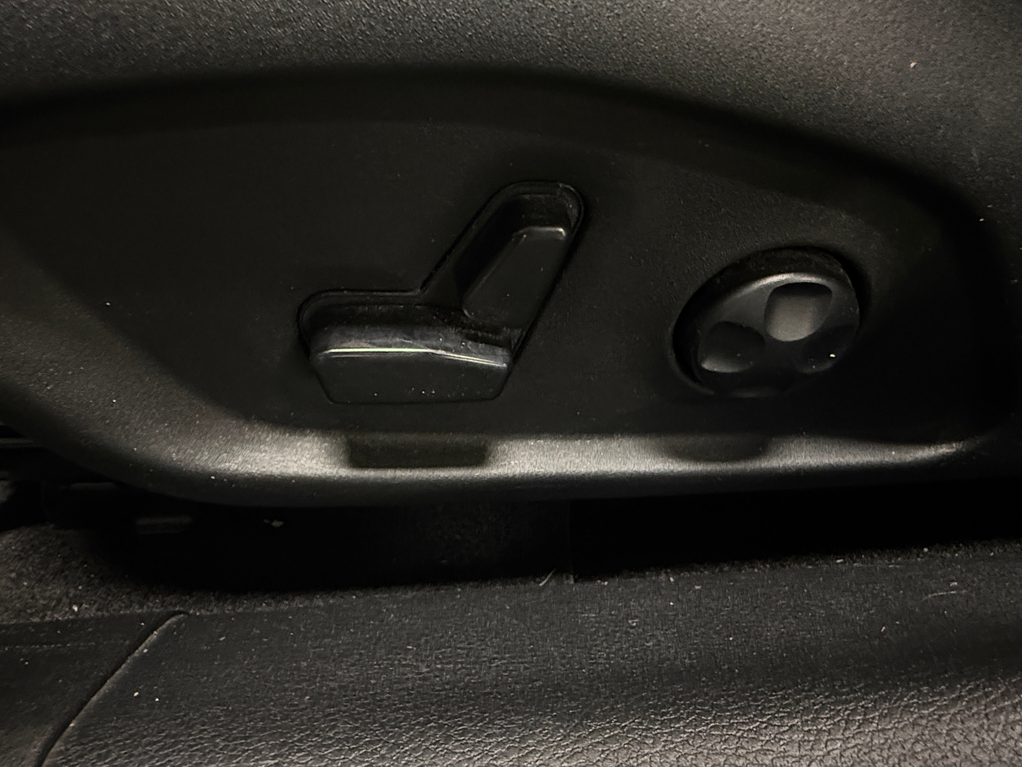 Used 2019 Jeep Compass Limited with VIN 3C4NJCCBXKT664166 for sale in South Chesterfield, VA