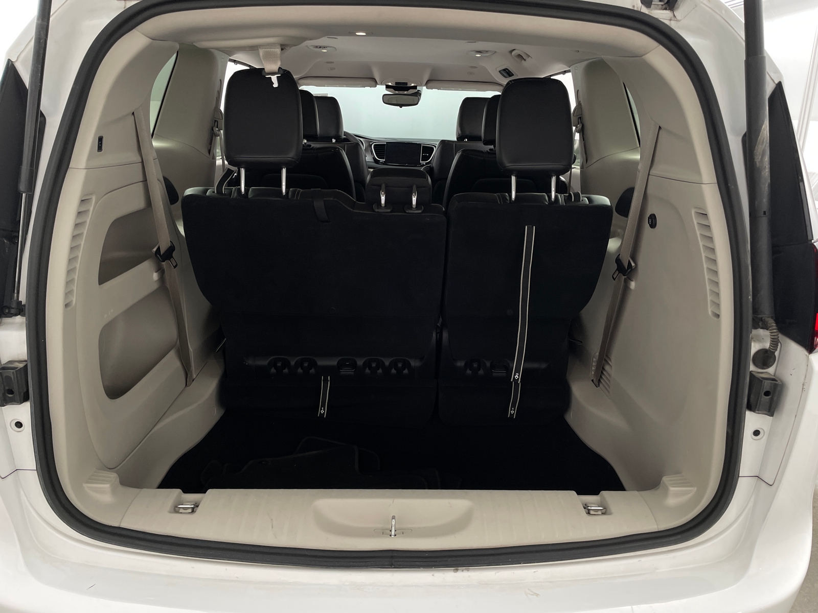 Thumbnail: 2024 Chrysler Pacifica - 6