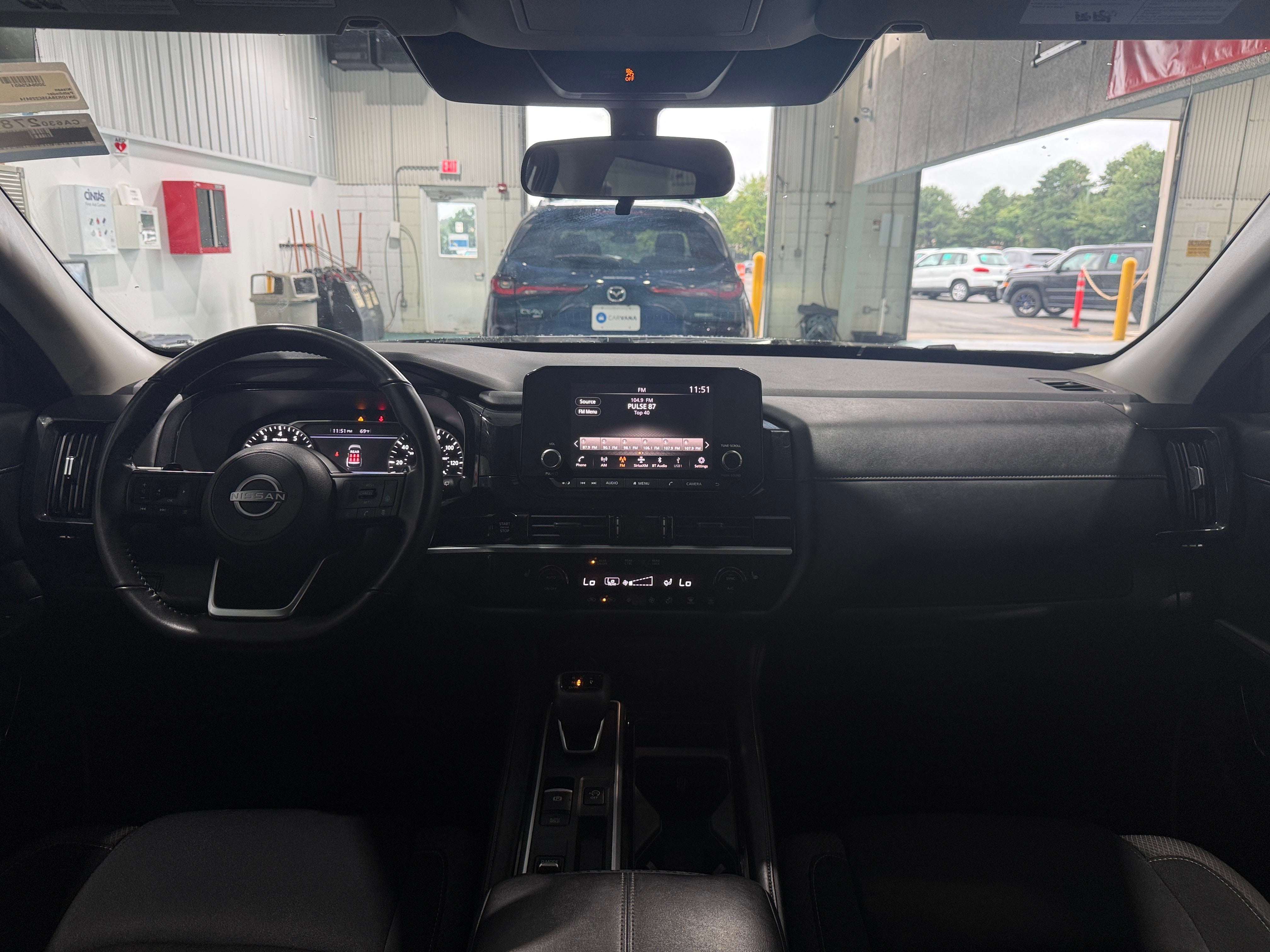 2025 Nissan Pathfinder SV - Photo 8