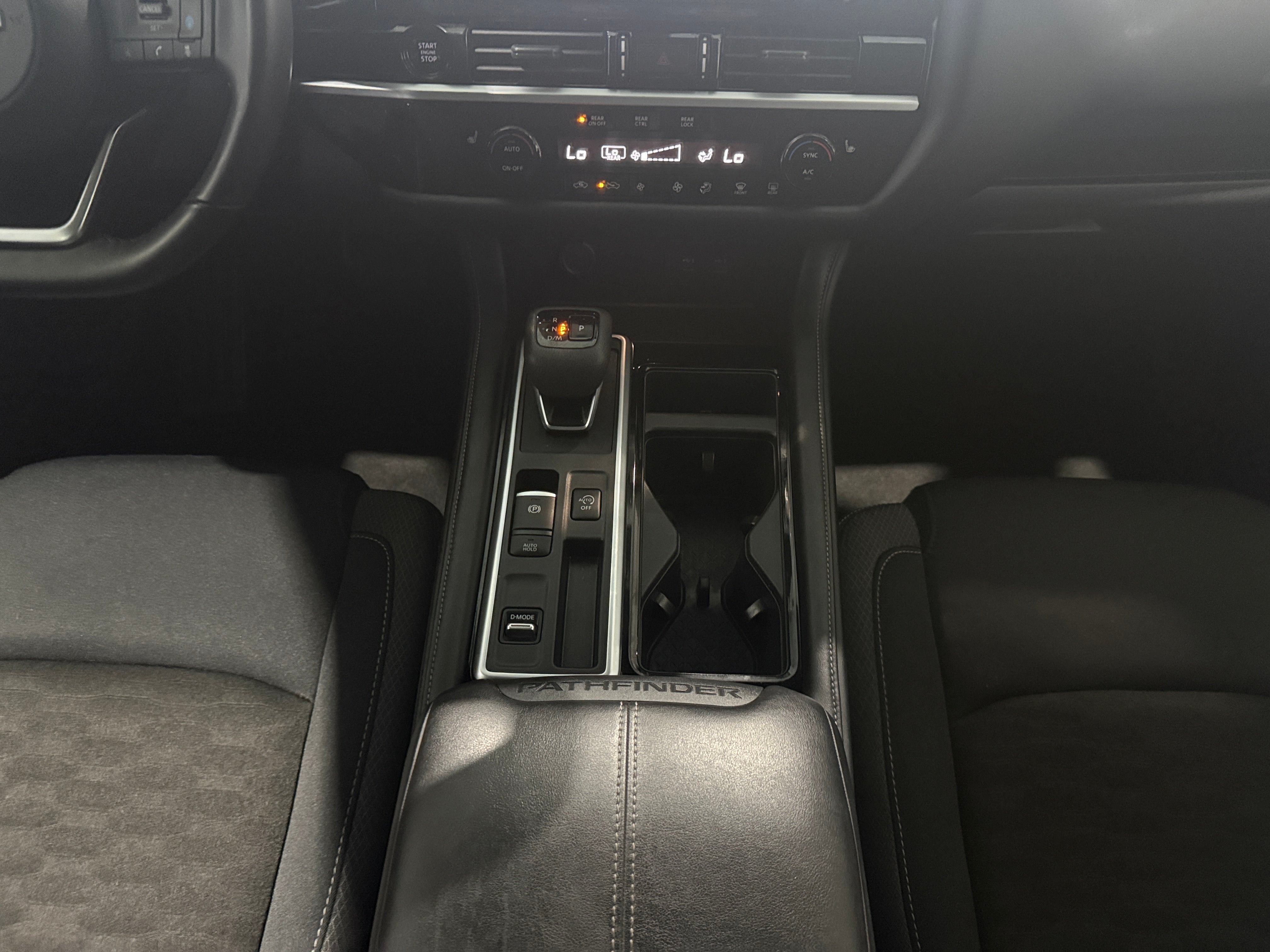 2025 Nissan Pathfinder SV - Photo 9