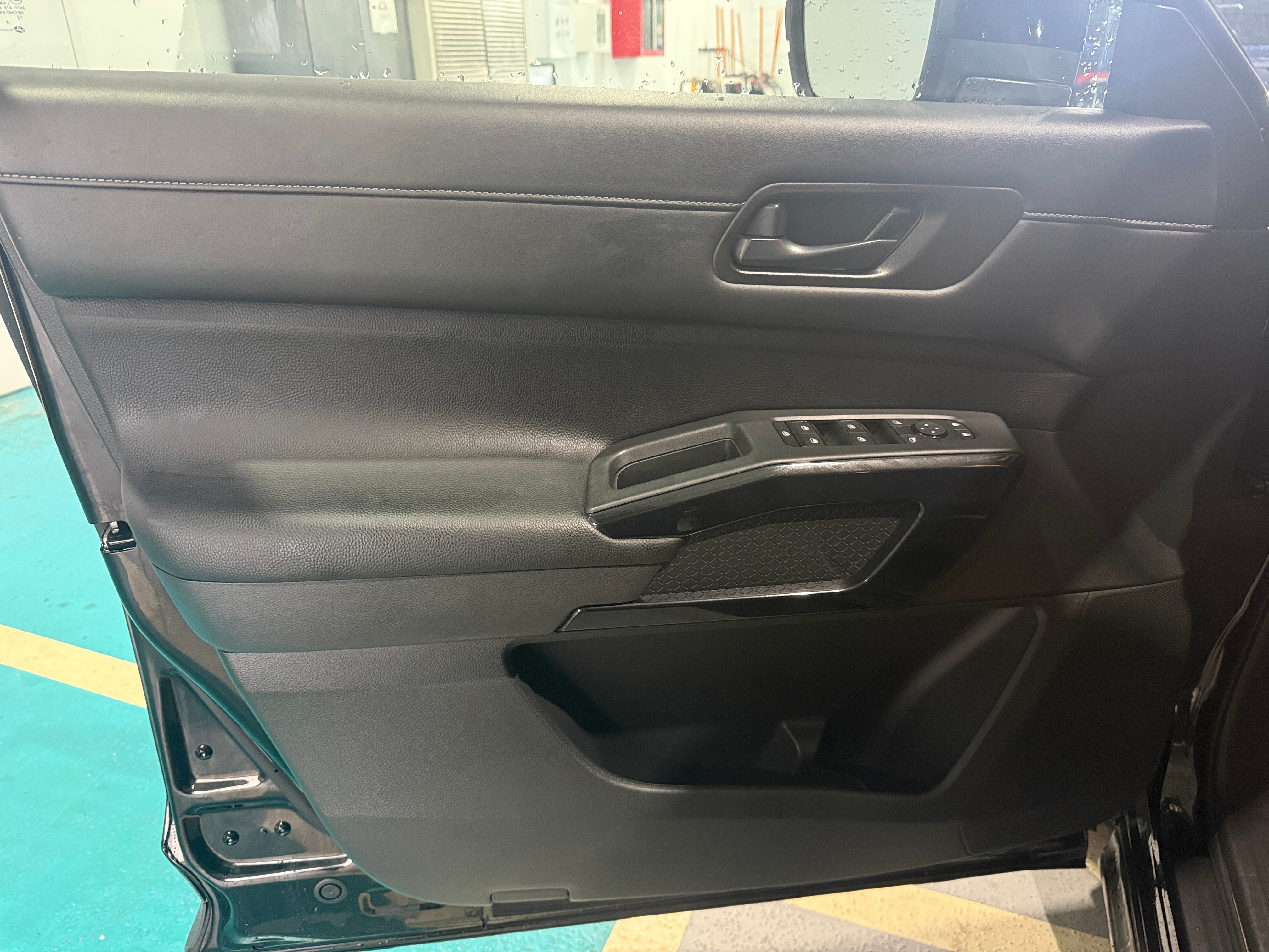 2025 Nissan Pathfinder SV - Photo 11