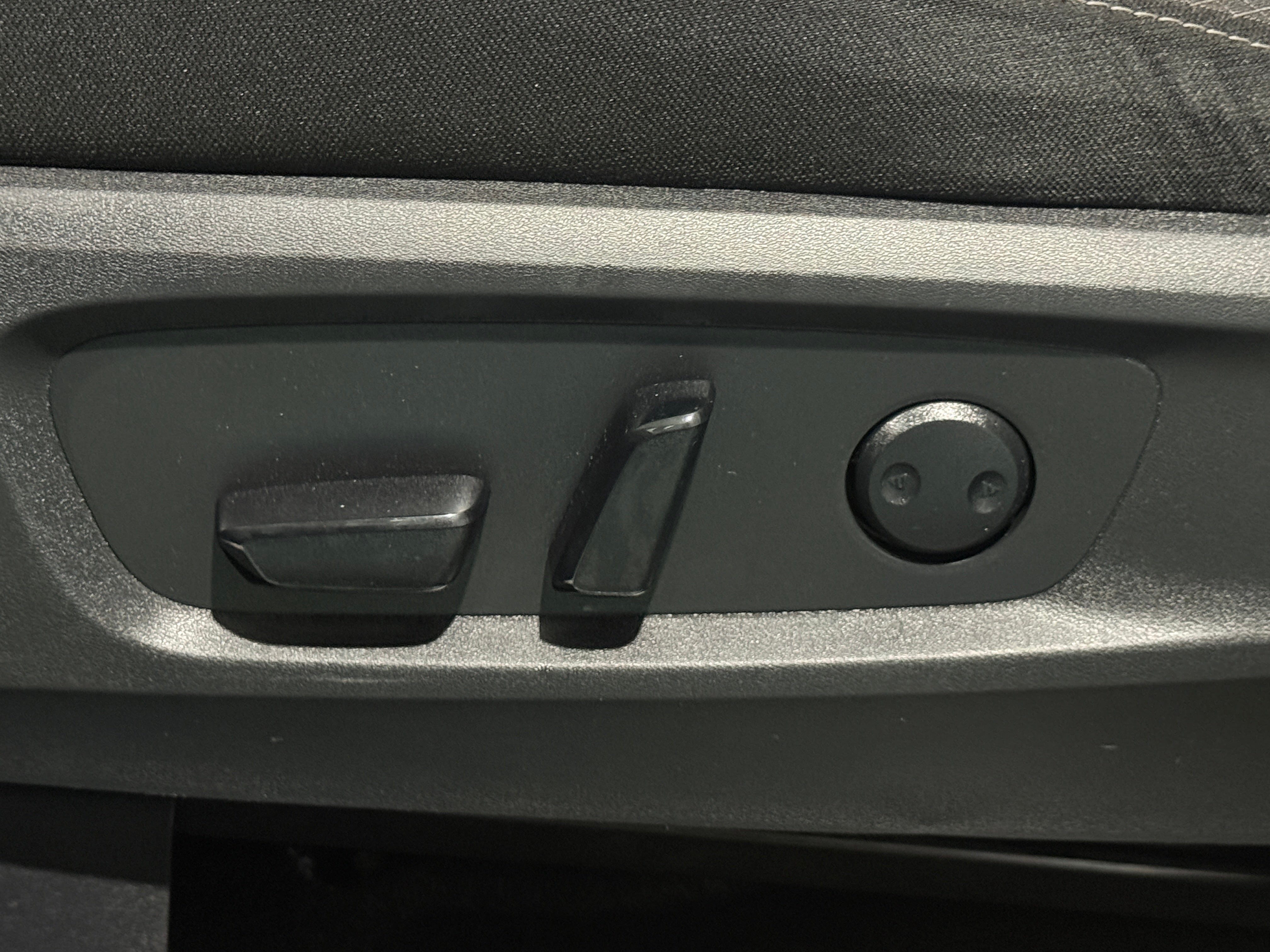 2025 Nissan Pathfinder SV - Photo 14