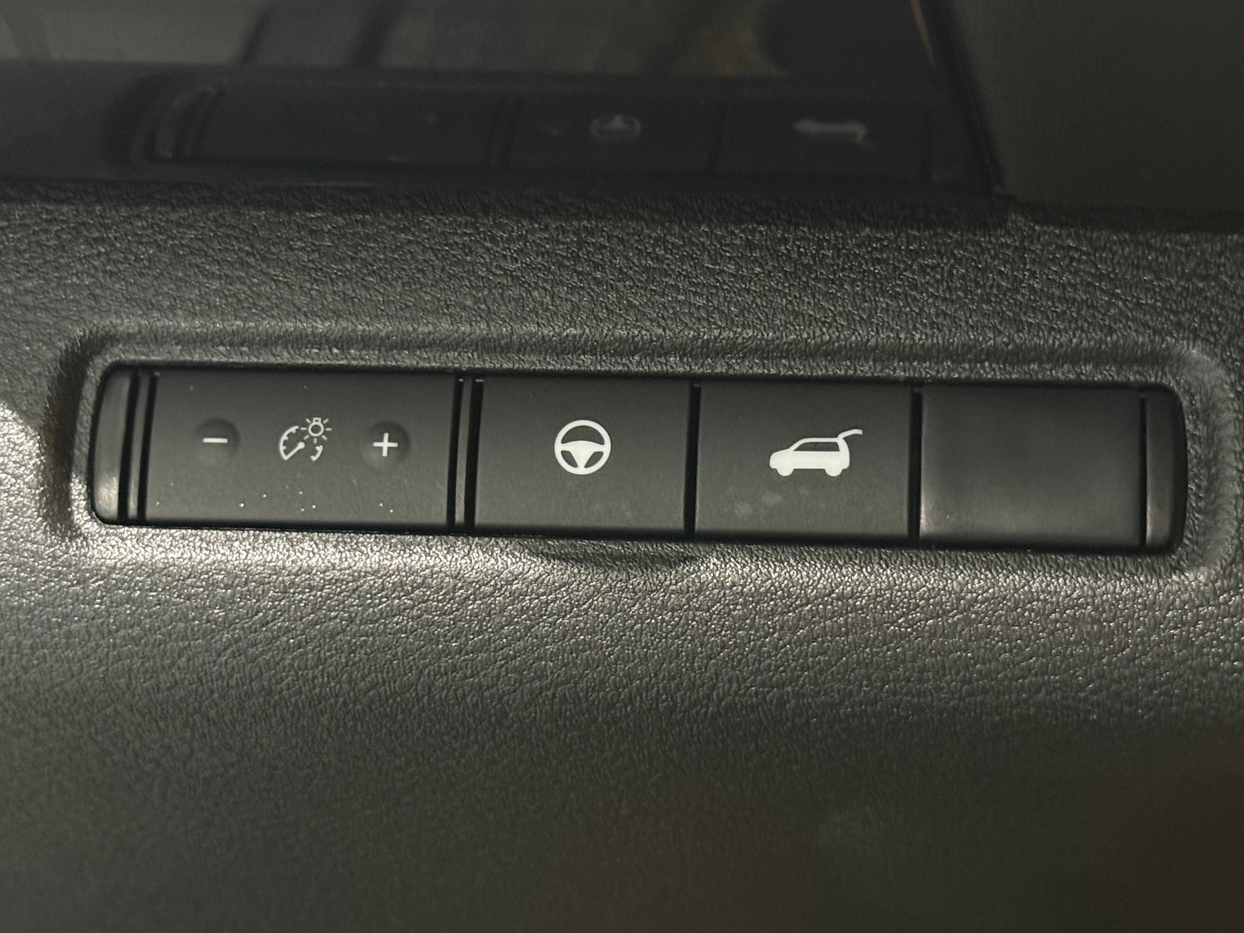 2025 Nissan Pathfinder SV - Photo 15