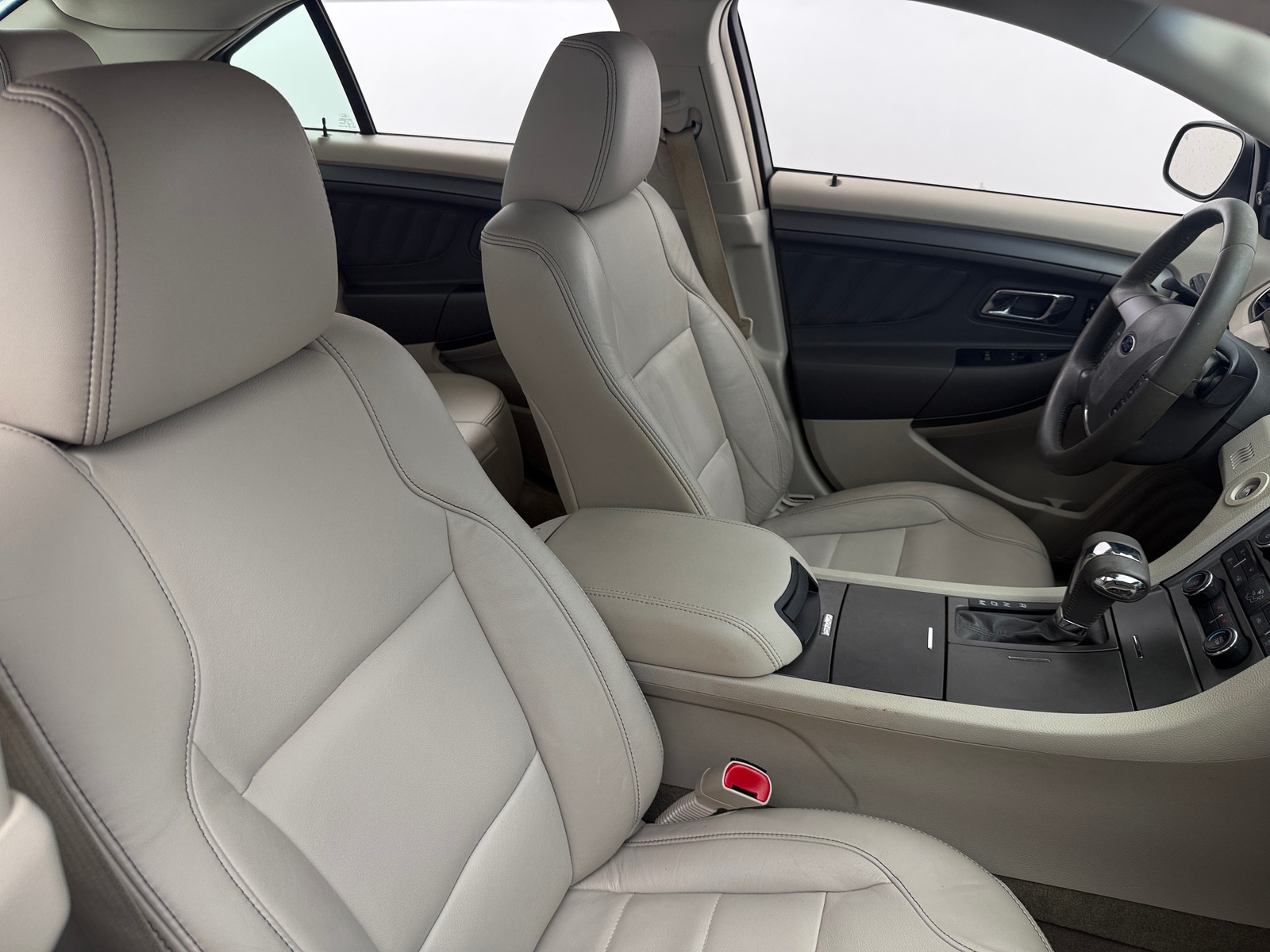 Thumbnail: 2011 Ford Taurus - 2