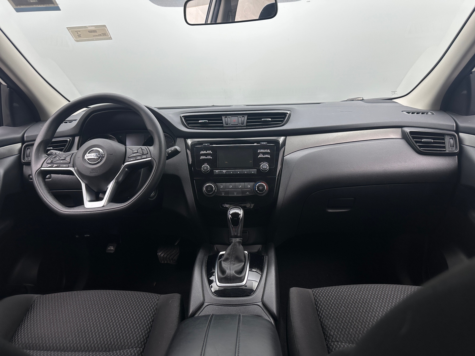 Thumbnail: 2018 Nissan Rogue Sport - 3