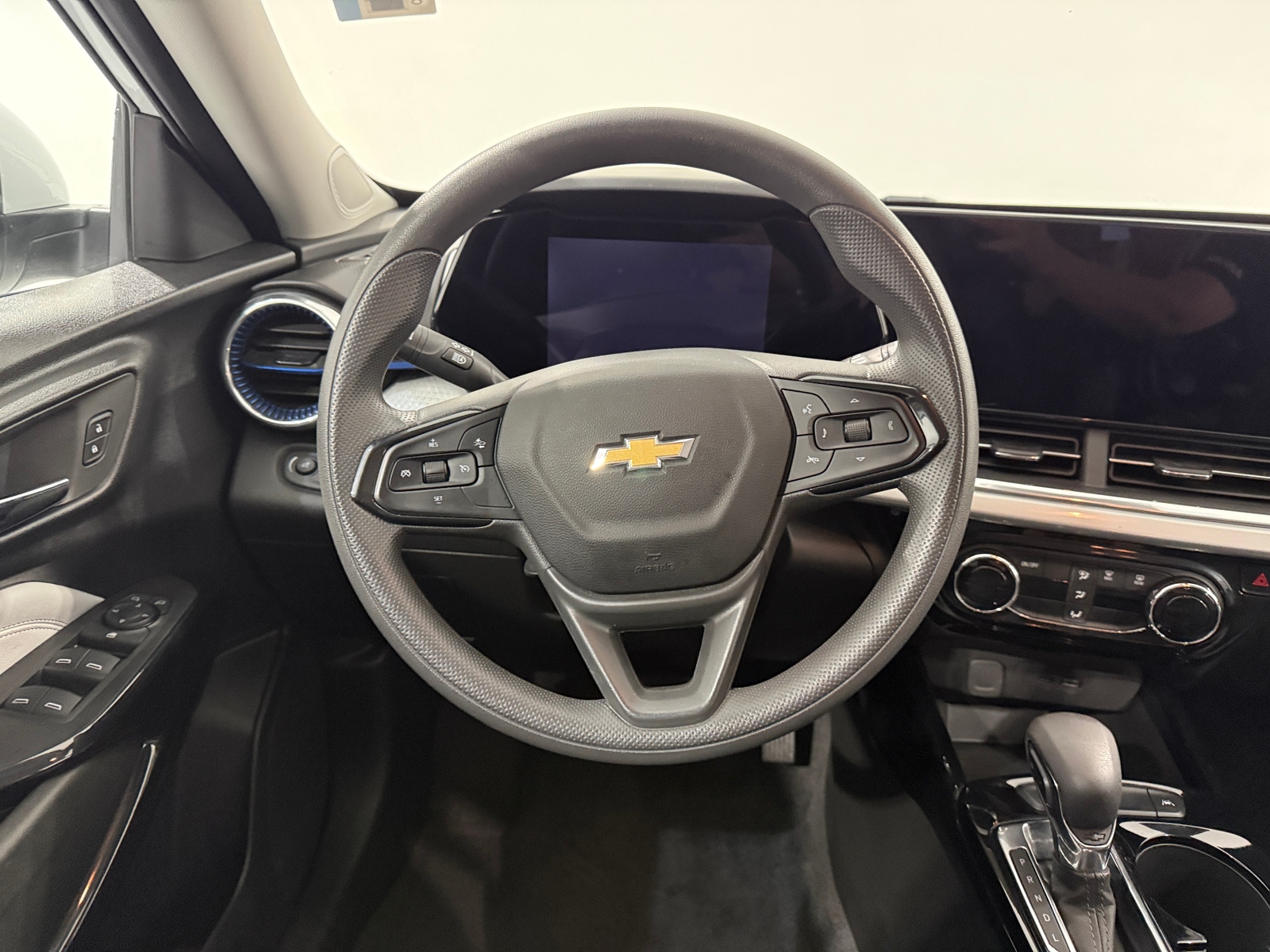 Thumbnail: 2025 Chevrolet Trax - 4