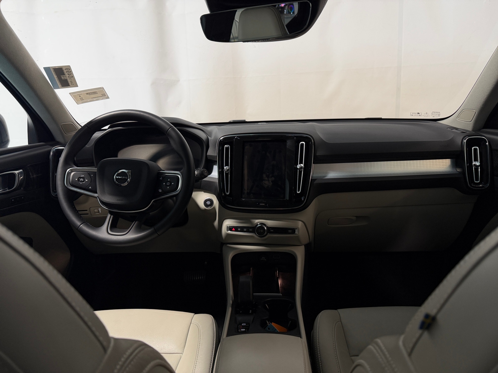 Thumbnail: 2022 Volvo XC40 - 2