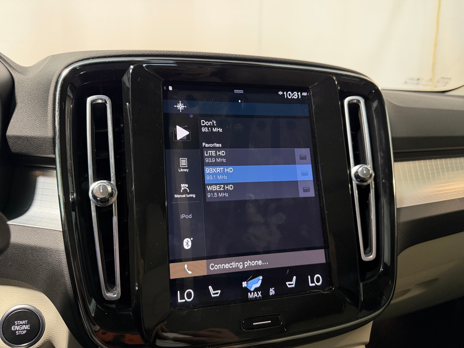 Thumbnail: 2022 Volvo XC40 - 3