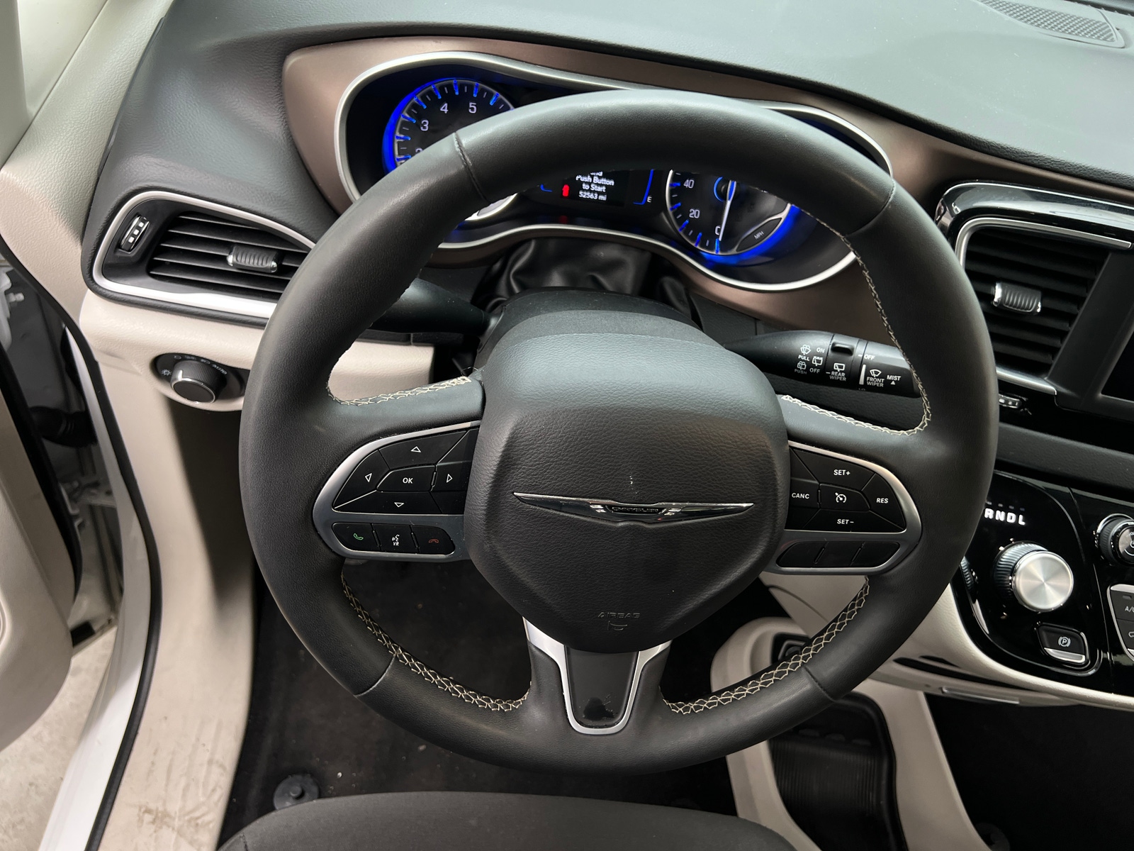 Thumbnail: 2024 Chrysler Voyager - 5