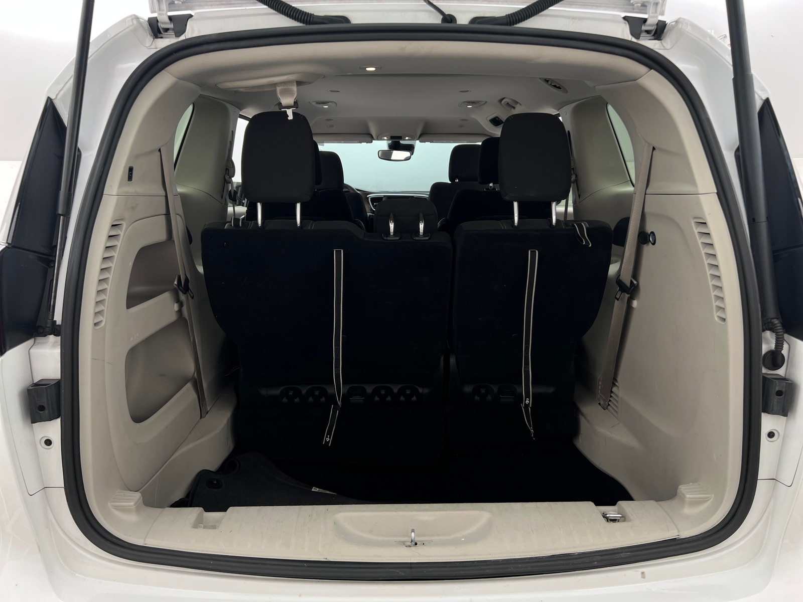 Thumbnail: 2024 Chrysler Voyager - 7