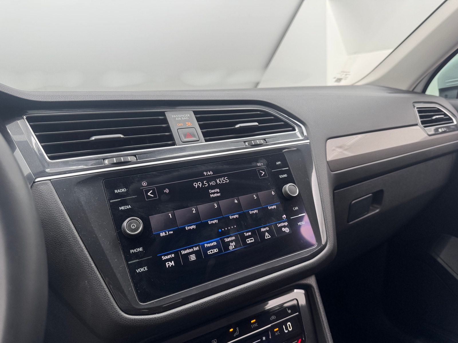 Thumbnail: 2022 Volkswagen Tiguan - 3