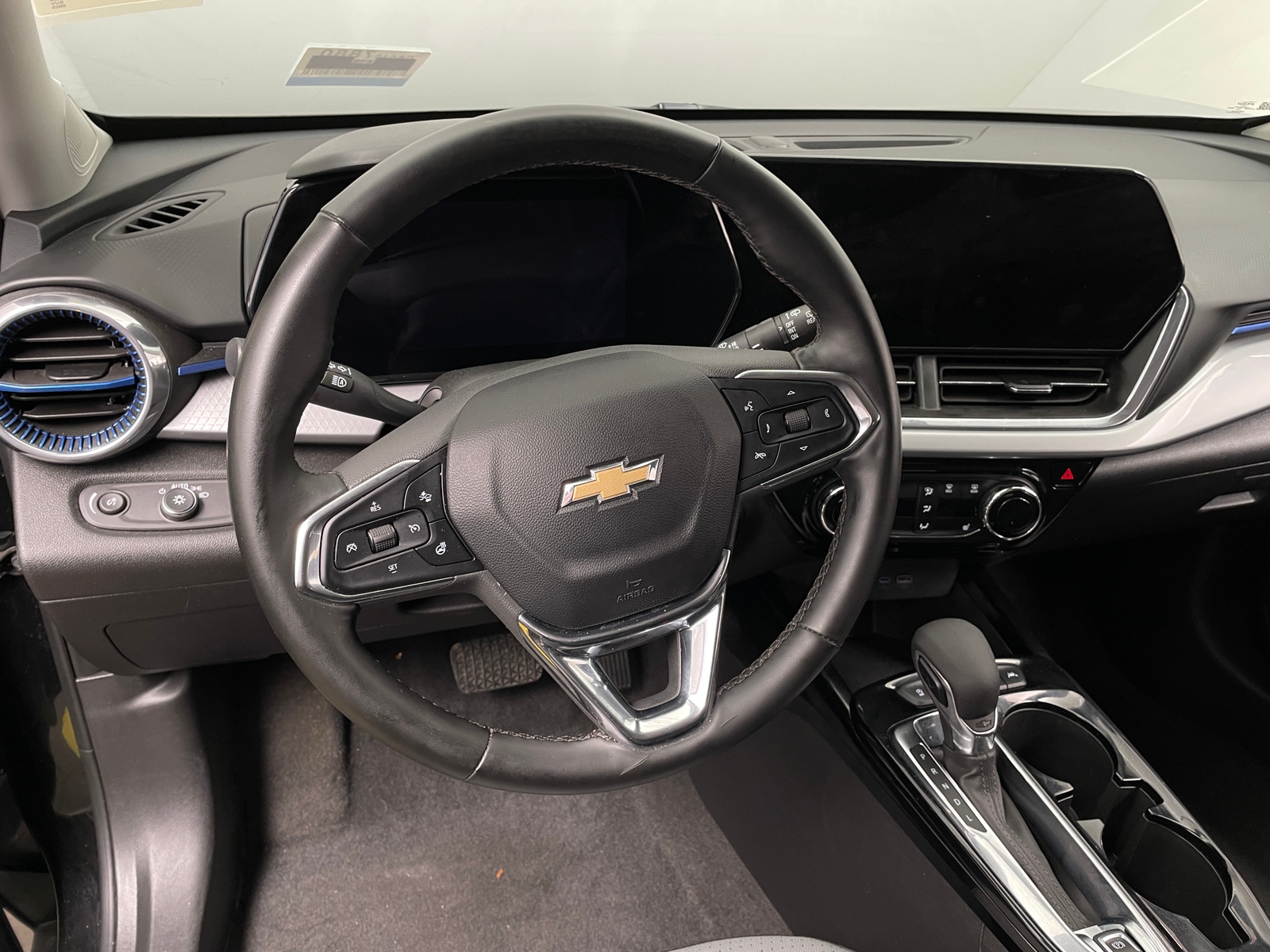 Thumbnail: 2025 Chevrolet Trax - 4